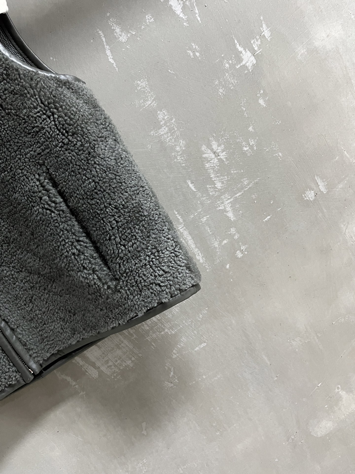Stylish Sheepskin Vest: Timeless, Versatile, and Chic - Perfect for Fall 2025 8 i1755963092803 8969 0 5