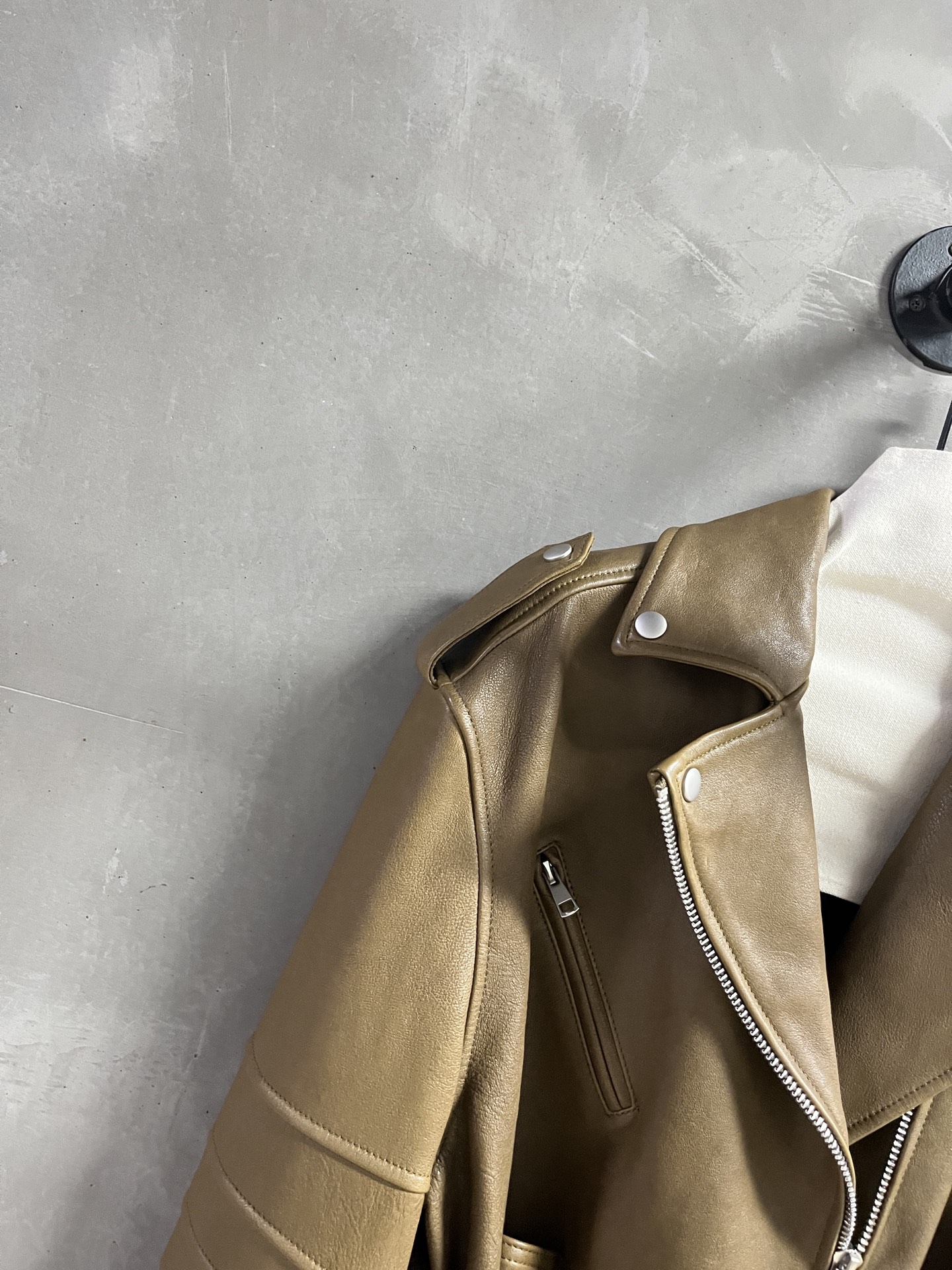 Vintage-Style Lambskin Leather Jacket - Timeless Sweet Cool Outerwear 6 i1756391927484 1911 0 3