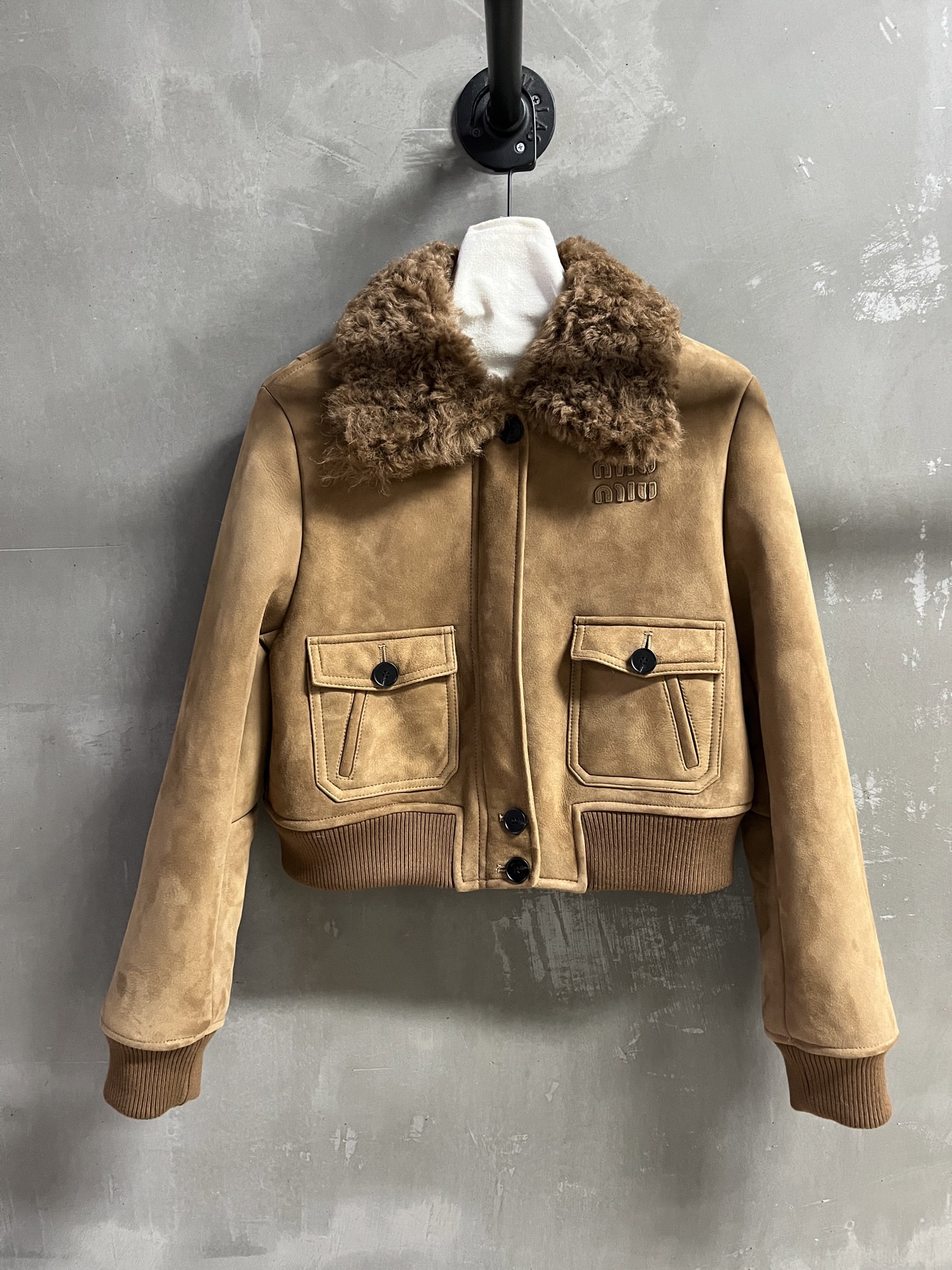 Miu Miu Shearling Jacket: Chic, Slim Fit, and Versatile Fall Fashion 3 i1756394850983 2163 0 0