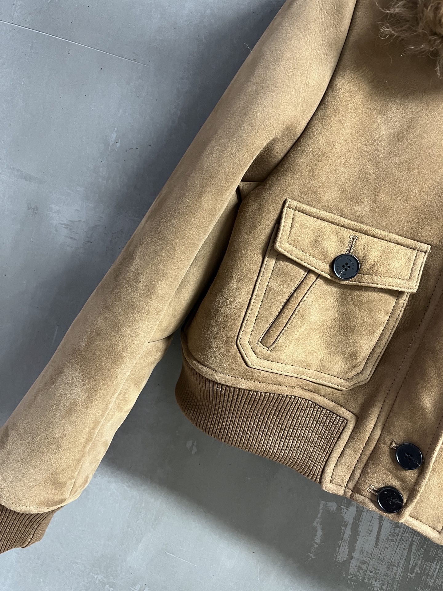 Miu Miu Shearling Jacket: Chic, Slim Fit, and Versatile Fall Fashion 8 i1756394851199 757 0 5
