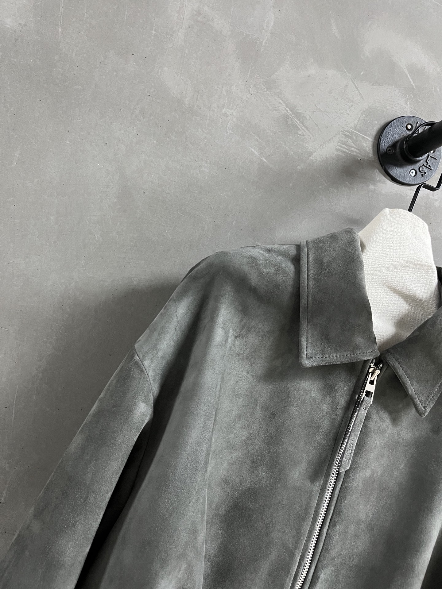 Loewe Leather Jacket: Stylish & Versatile Fall 2025 Collection - Must-Have! 5 i1756565434074 2772 0 1