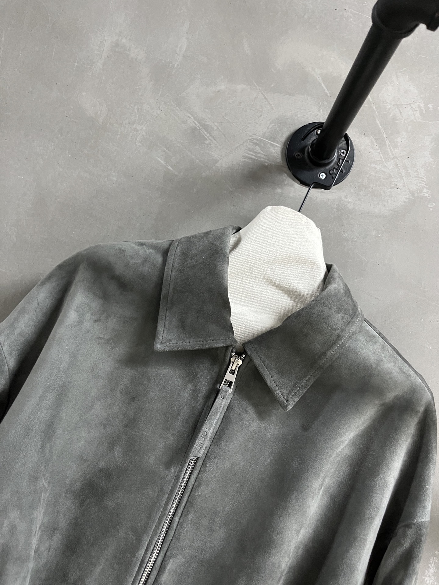 Loewe Leather Jacket: Stylish & Versatile Fall 2025 Collection - Must-Have! 7 i1756565434141 320 0 3