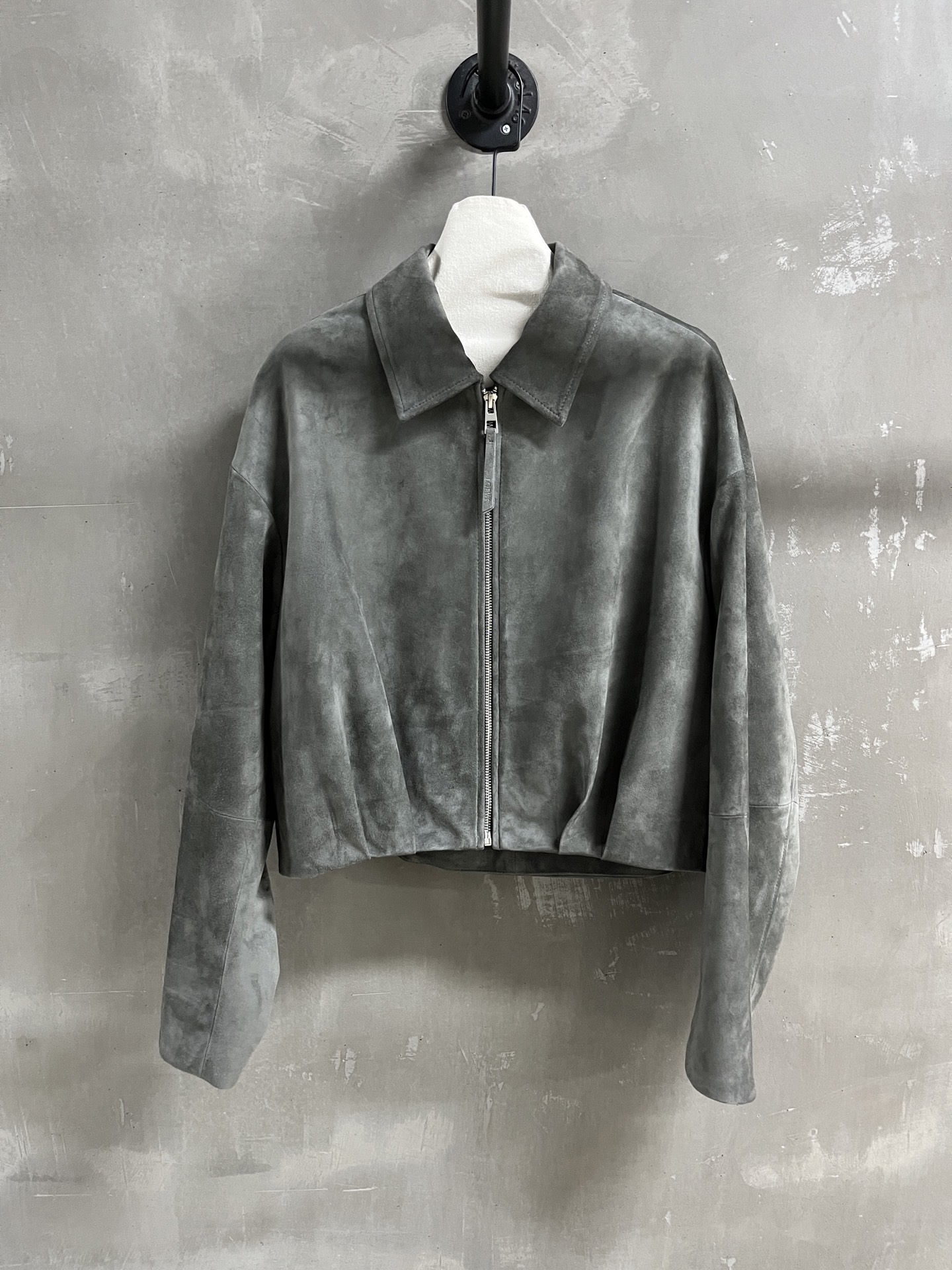 Loewe Leather Jacket: Stylish & Versatile Fall 2025 Collection - Must-Have! 4 i1756565436660 6909 0 0