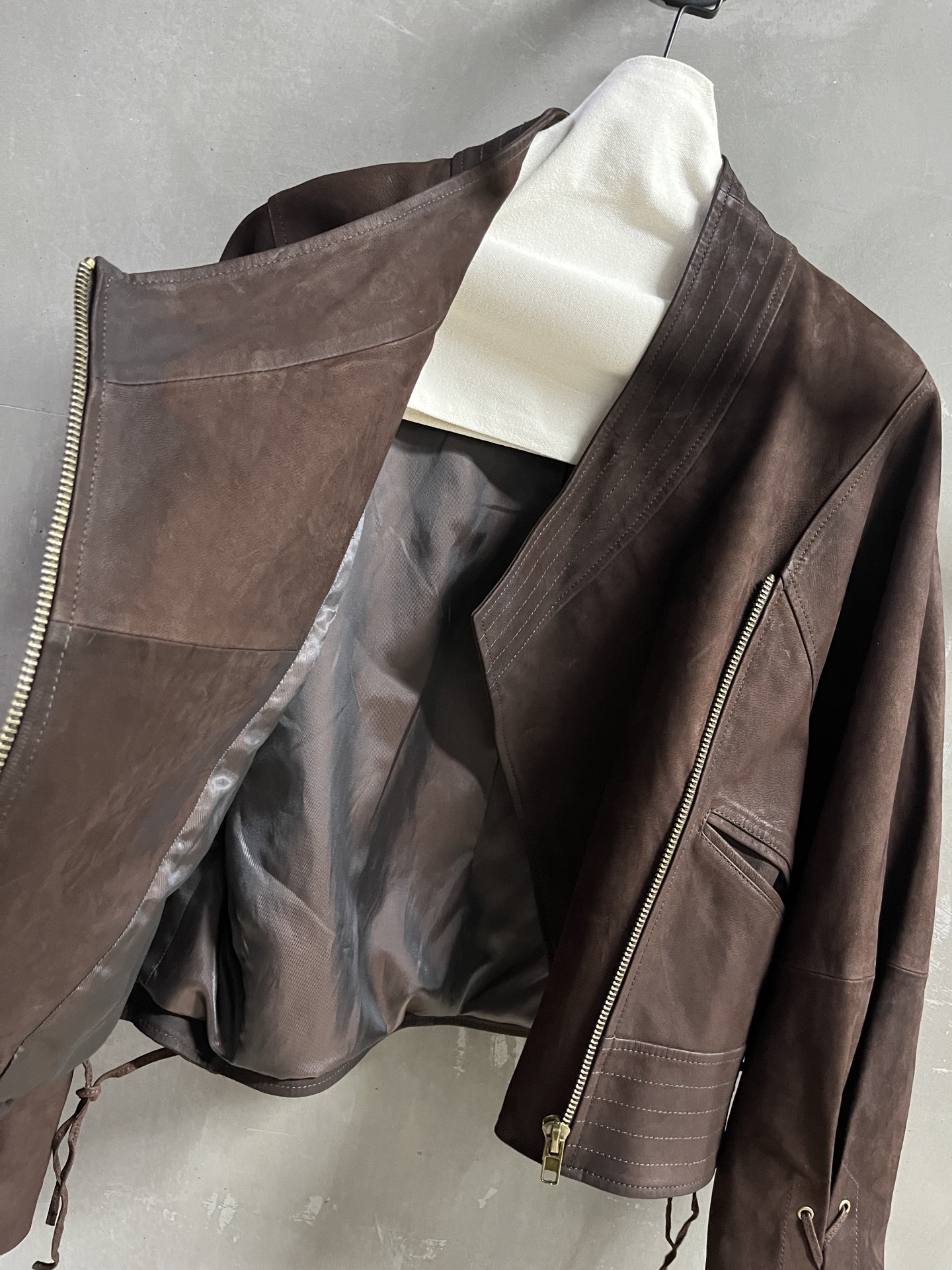 Isabel Marant Leather Jacket - Relaxed Fit, Vintage Style, Fall 2025 Collection 9 i1756740888352 5340 0 5