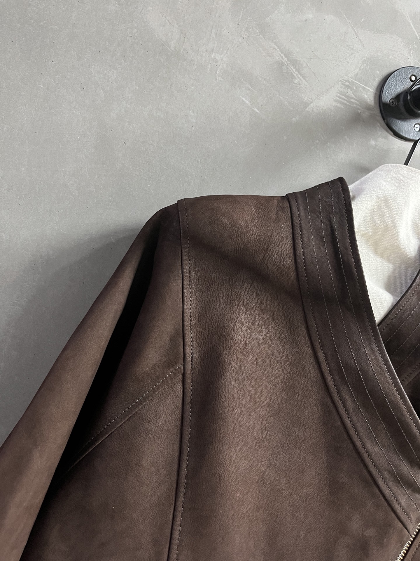 Isabel Marant Leather Jacket - Relaxed Fit, Vintage Style, Fall 2025 Collection 5 i1756740888381 9189 0 1
