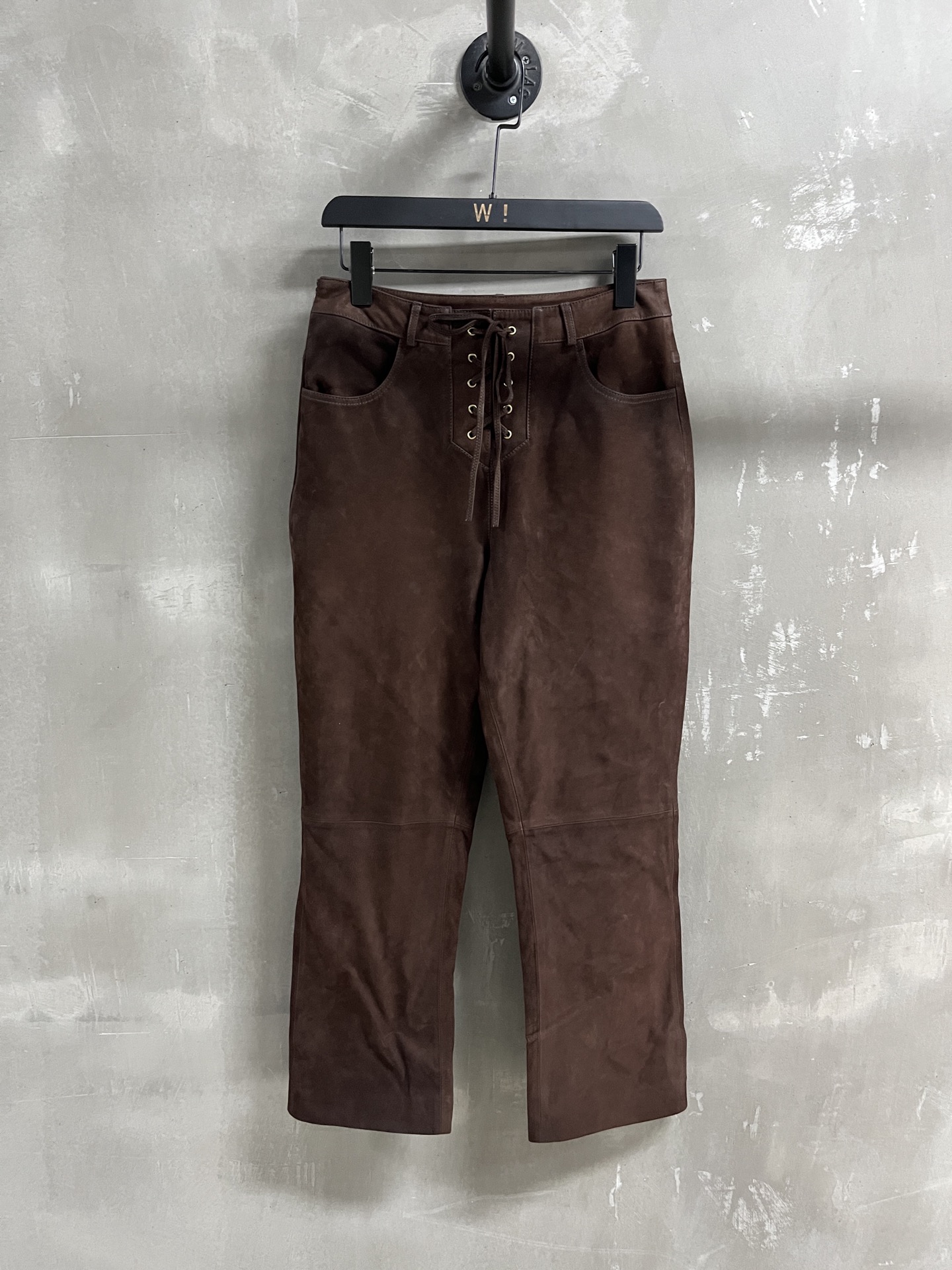 NO:636828,Introduction to ISABEL MARANT｜2025 Early Autumn New Products The best trousers of this season!  The low-waisted version is versatile and fashionable!  Retro old money is full of high-end feeling!  - MATERIAL - Leather surface imported Turkish goat genuine velvet oil wax leather size M-19860909ISABEL MARANT简介｜2025早秋新品 本季度最佳长裤单品！低腰版型不挑人百搭又时髦！复古老钱高级感十足！ - MATERIAL 材质 - 皮面进口土耳其山羊正绒油蜡皮 size M- XL M码腰围70 裤长91 臀围94,女装,alexander wang,Women's clothing