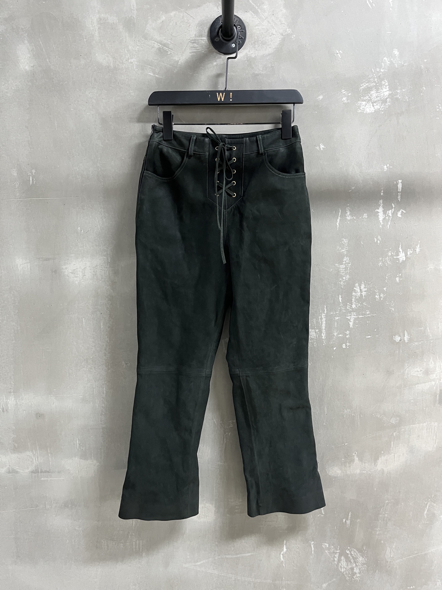 NO:636837,Introduction to ISABEL MARANT｜2025 Early Autumn New Products The best trousers of this season!  The low-waisted version is versatile and fashionable!  Retro old money is full of high-end feeling!  - MATERIAL - Leather surface imported Turkish goat genuine velvet oil wax leather size M-19860909ISABEL MARANT简介｜2025早秋新品 本季度最佳长裤单品！低腰版型不挑人百搭又时髦！复古老钱高级感十足！ - MATERIAL 材质 - 皮面进口土耳其山羊正绒油蜡皮 size M- XL M码腰围70 裤长91 臀围94,女装,alexander wang,Women's clothing