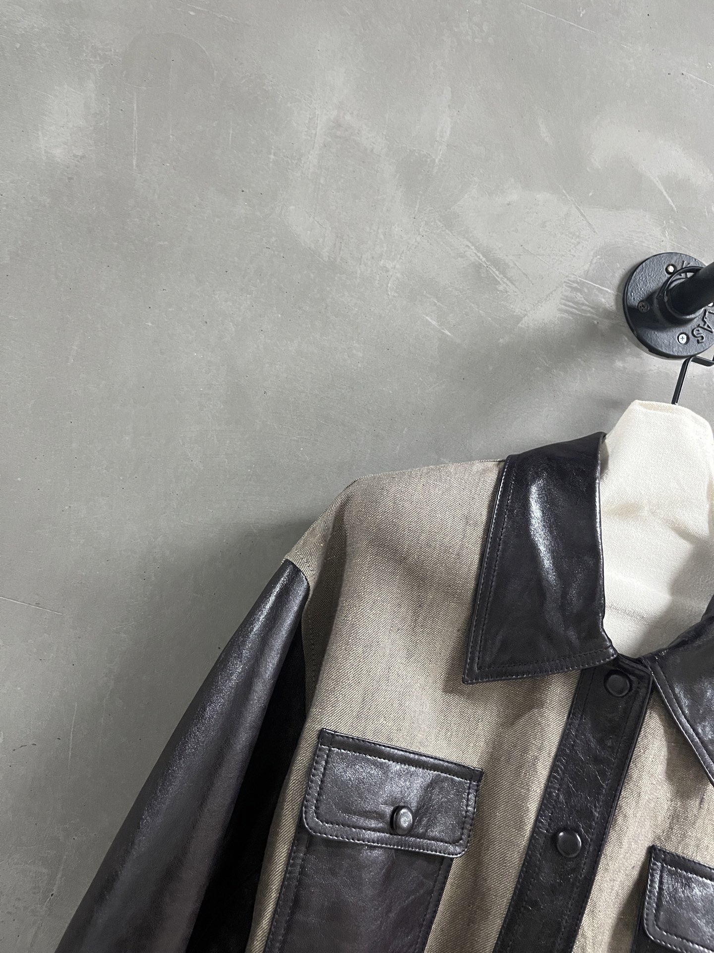 Classic Lambskin Leather Jacket: Timeless Style & Comfortable Fit 4 i1757086454409 7029 0 1