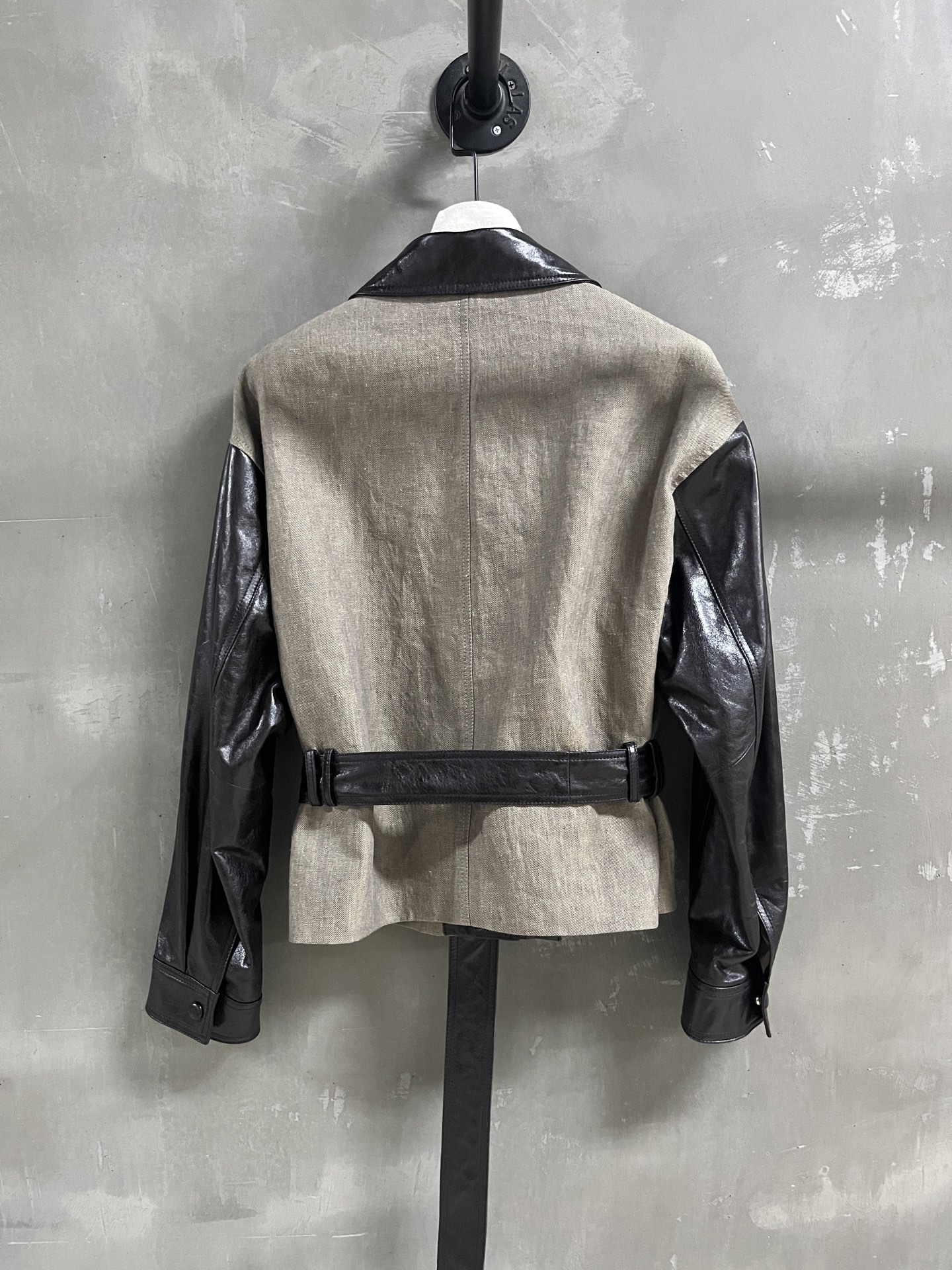 Classic Lambskin Leather Jacket: Timeless Style & Comfortable Fit 10 i1757086458091 6813 0 8