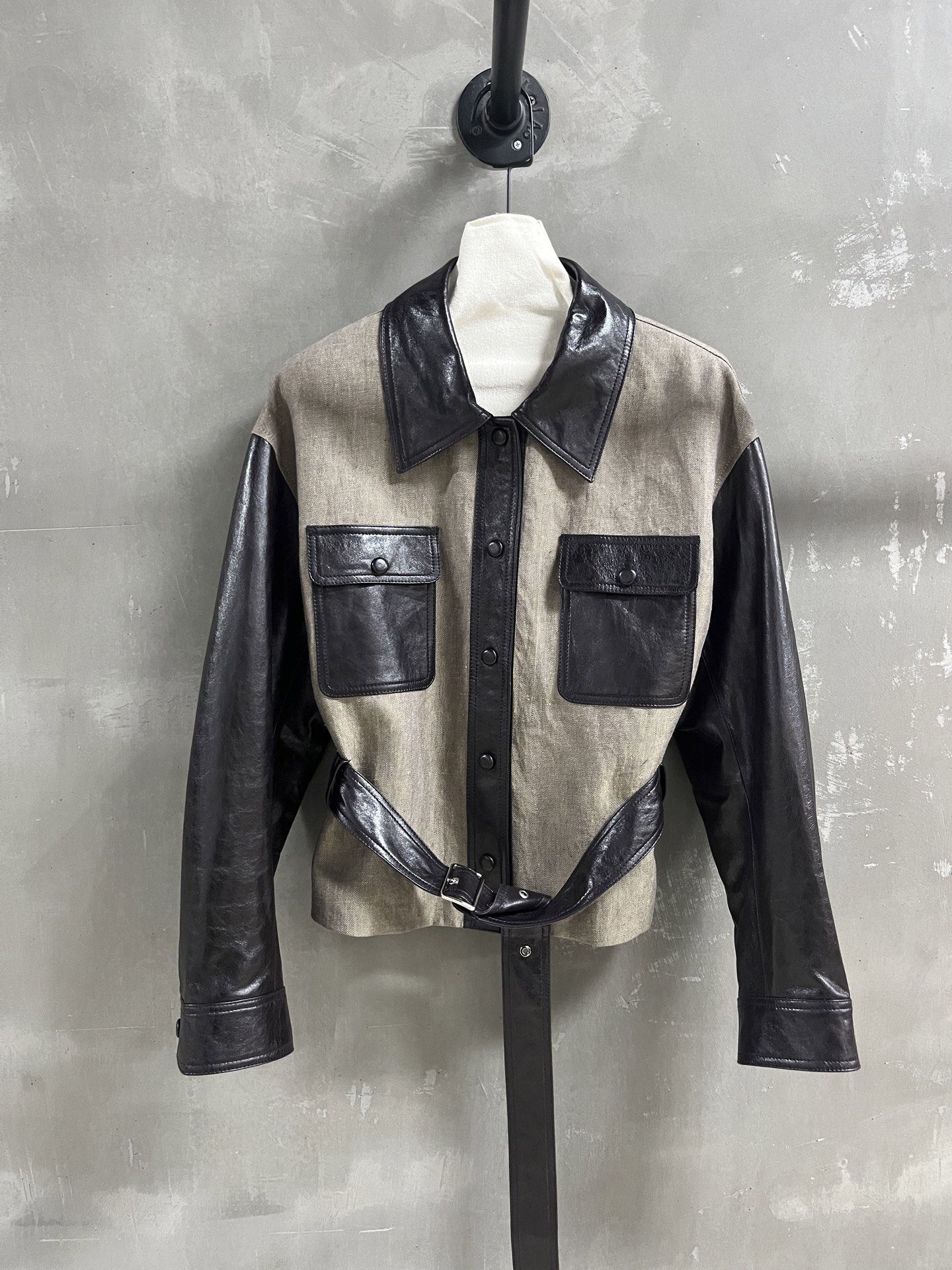 Classic Lambskin Leather Jacket: Timeless Style & Comfortable Fit 3 i1757086458105 4678 0 0