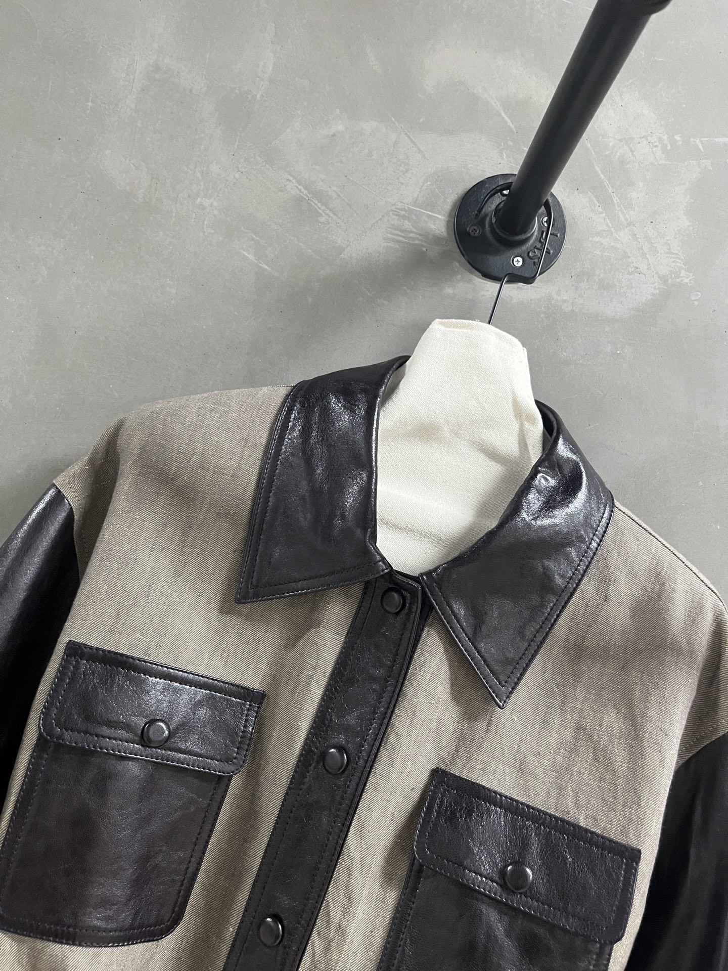 Classic Lambskin Leather Jacket: Timeless Style & Comfortable Fit 7 i1757086458259 5341 0 4
