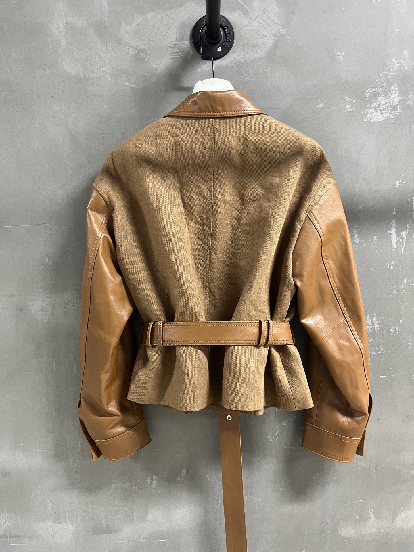 Classic Lambskin Leather Jacket - Timeless Style & Comfortable Fit 10 i1757086531380 310 0 8