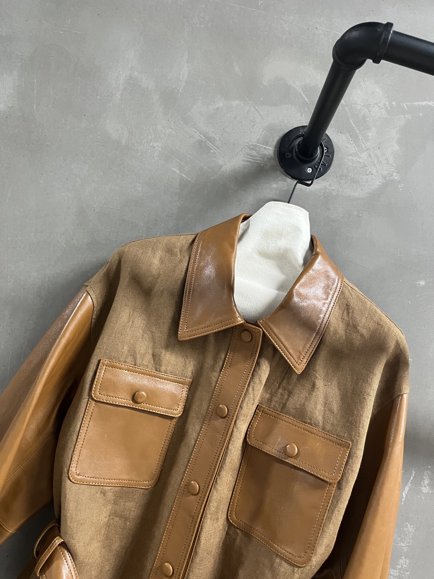 Classic Lambskin Leather Jacket - Timeless Style & Comfortable Fit 8 i1757086531601 2330 0 5