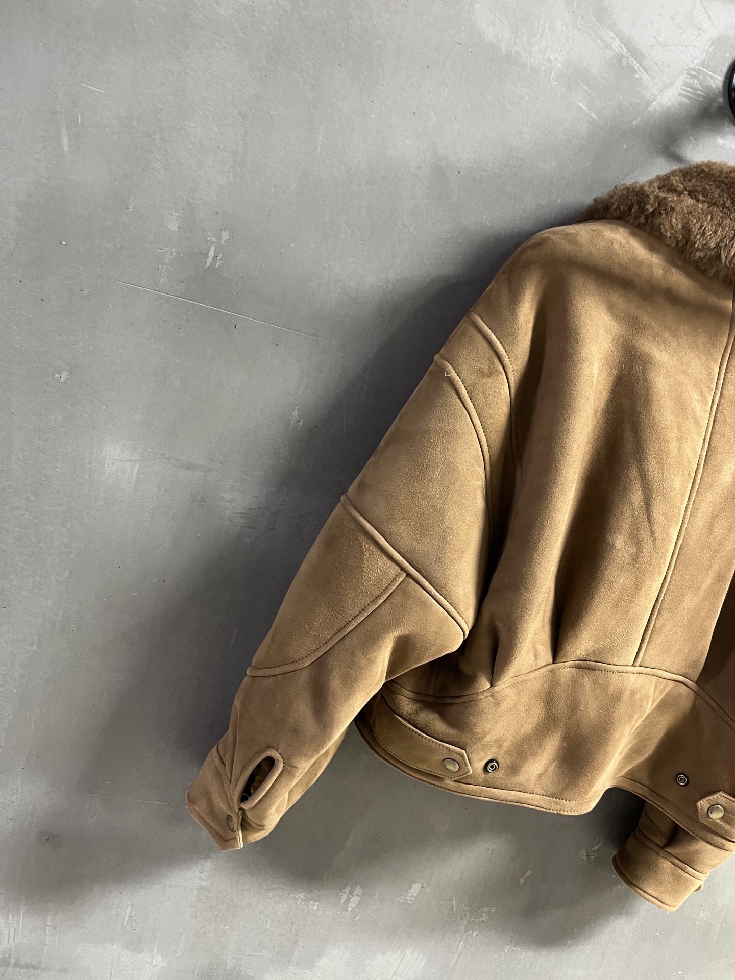 Saint Laurent Shearling Leather Jacket - Autumn 2025 Collection 9 i1757087366806 6621 0 7