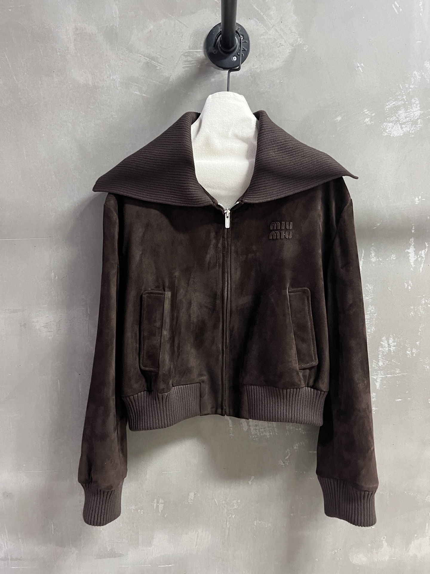 Miu Miu 2025 Fall Leather Jacket - Sweet & Cool Retro Style 3 i1757258248375 6616 0 0