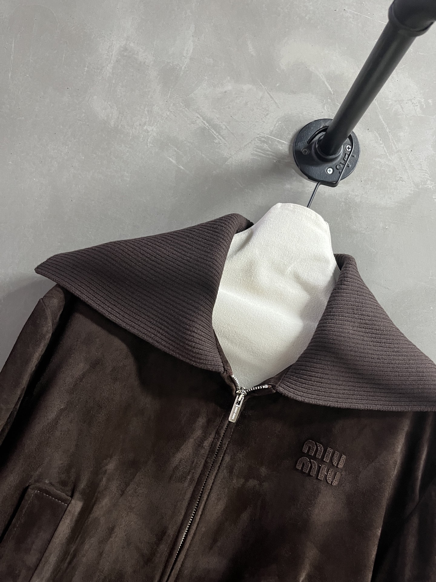 Miu Miu 2025 Fall Leather Jacket - Sweet & Cool Retro Style 8 i1757258248578 8029 0 5
