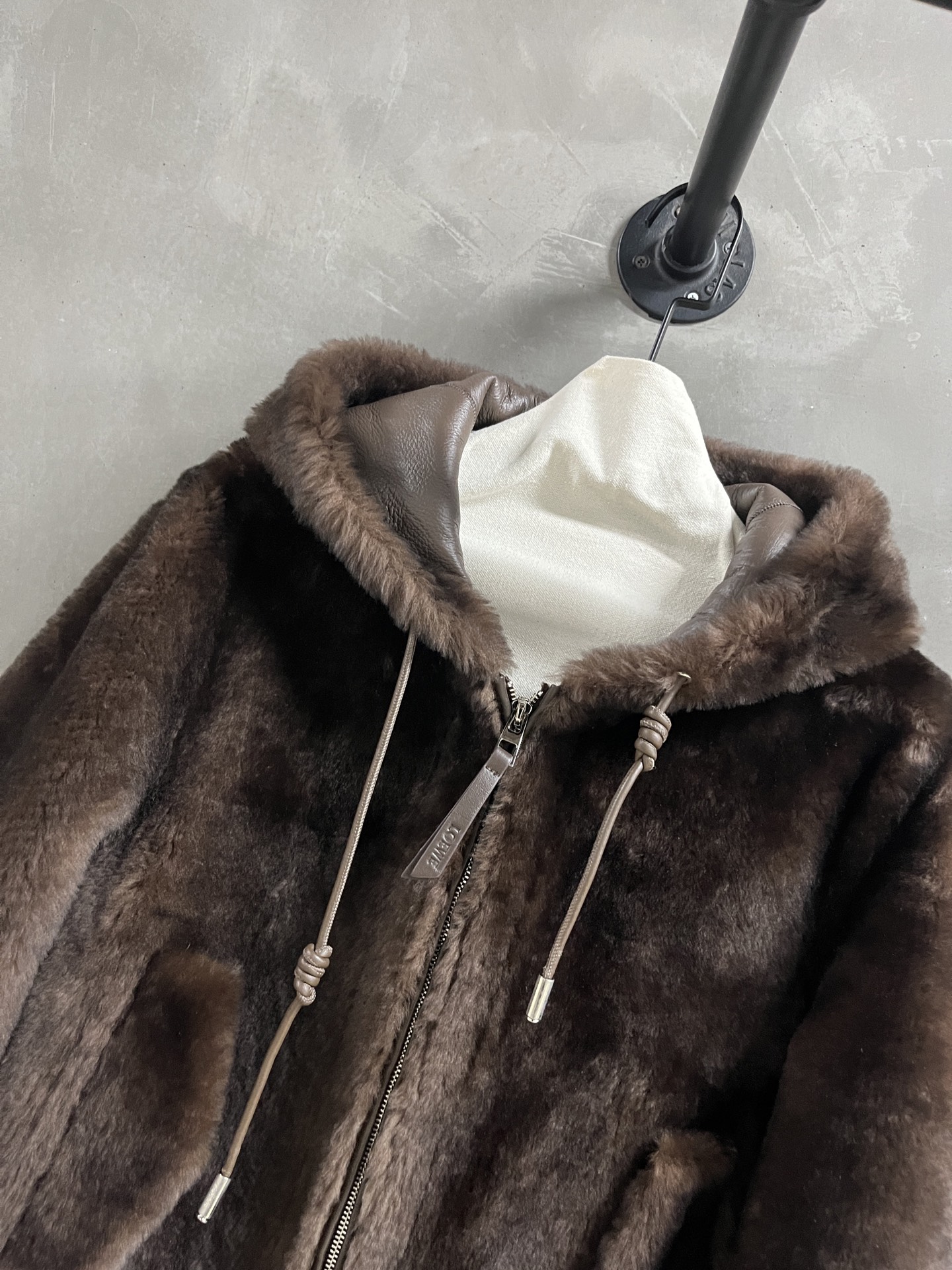 Loewe Shearling Jacket: Vintage Merino Wool, Stylish & Versatile Fit 8 i1757428667551 9652 0 5