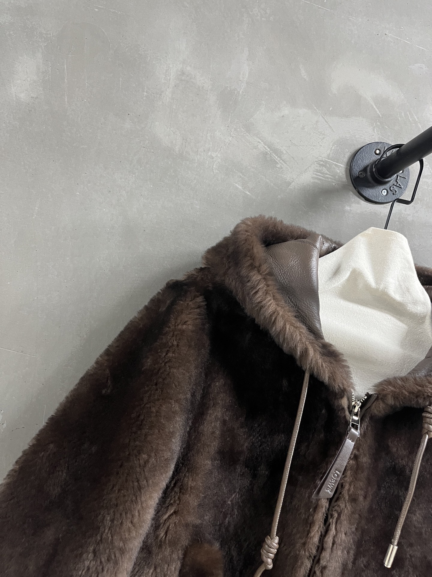 Loewe Shearling Jacket: Vintage Merino Wool, Stylish & Versatile Fit 7 i1757428667824 9987 0 4