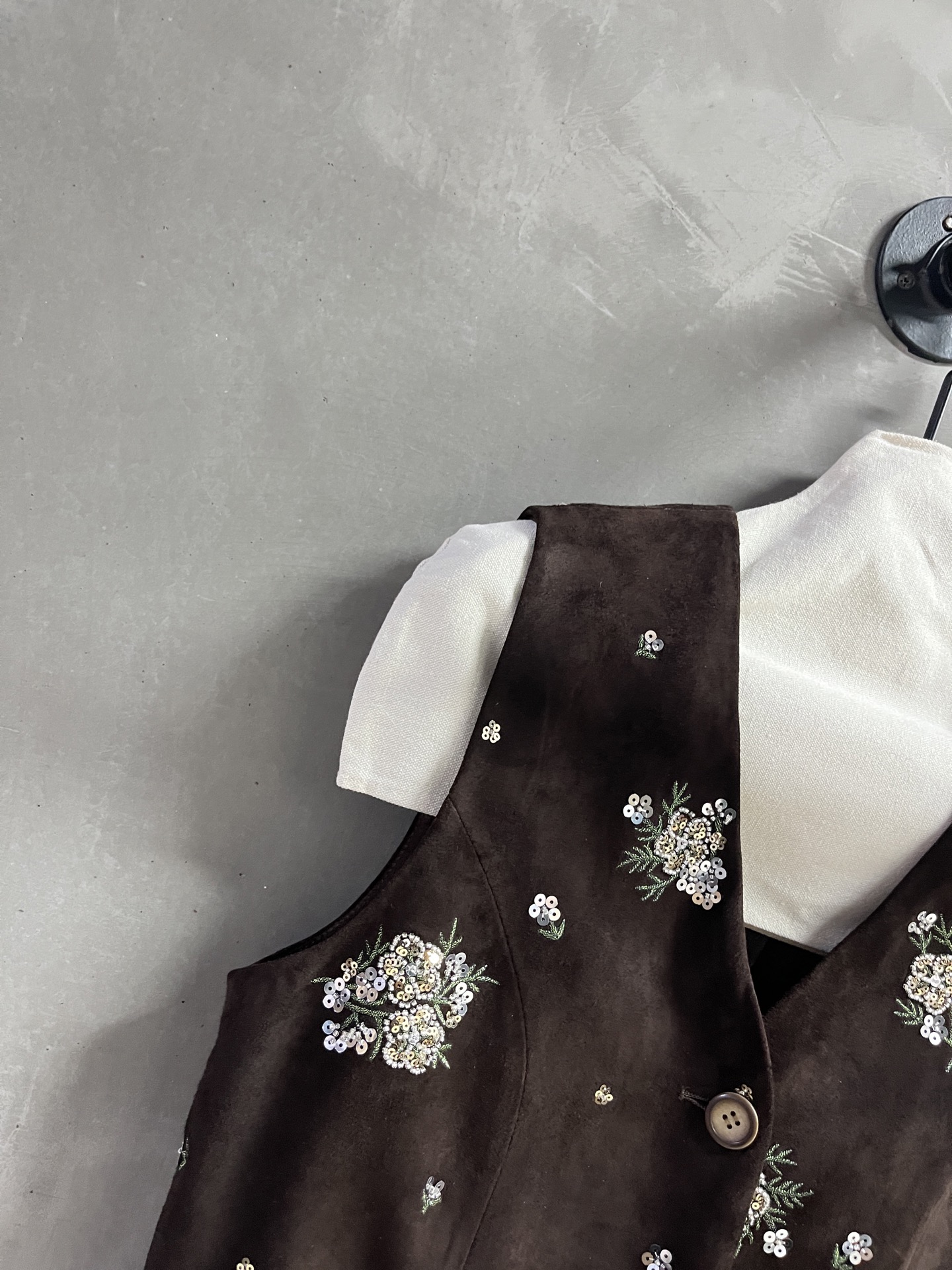 Miu Miu Vest: 2025 Pre-Fall Collection, Exquisite Embroidery, Versatile Style 6 i1757517600762 311 0 3