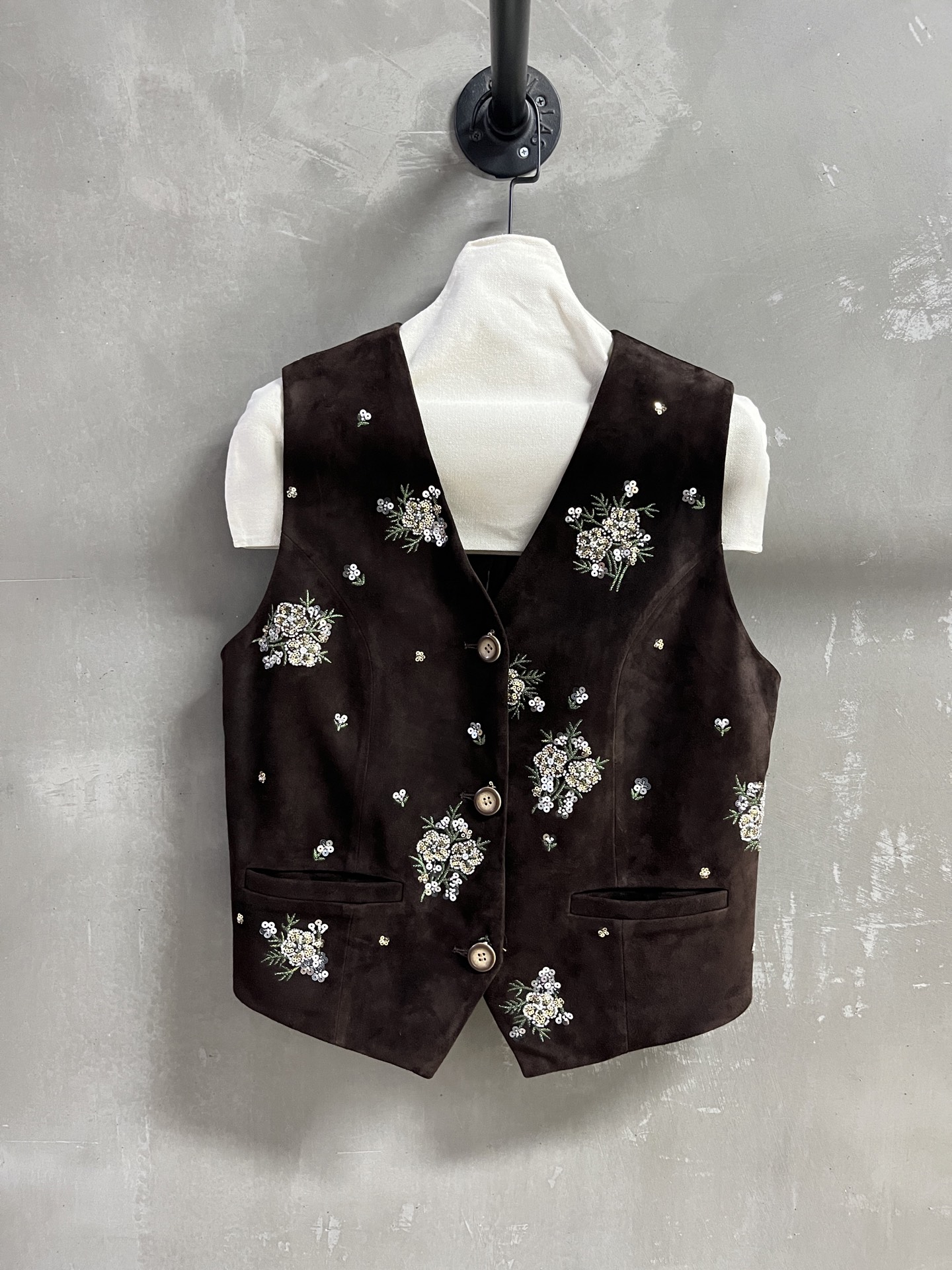 Miu Miu Vest: 2025 Pre-Fall Collection, Exquisite Embroidery, Versatile Style 3 i1757517601063 2314 0 0