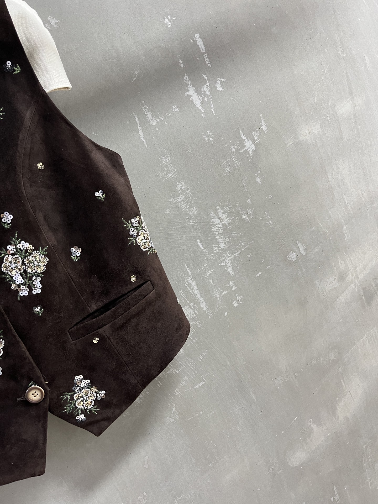 Miu Miu Vest: 2025 Pre-Fall Collection, Exquisite Embroidery, Versatile Style 8 i1757517601390 2327 0 5