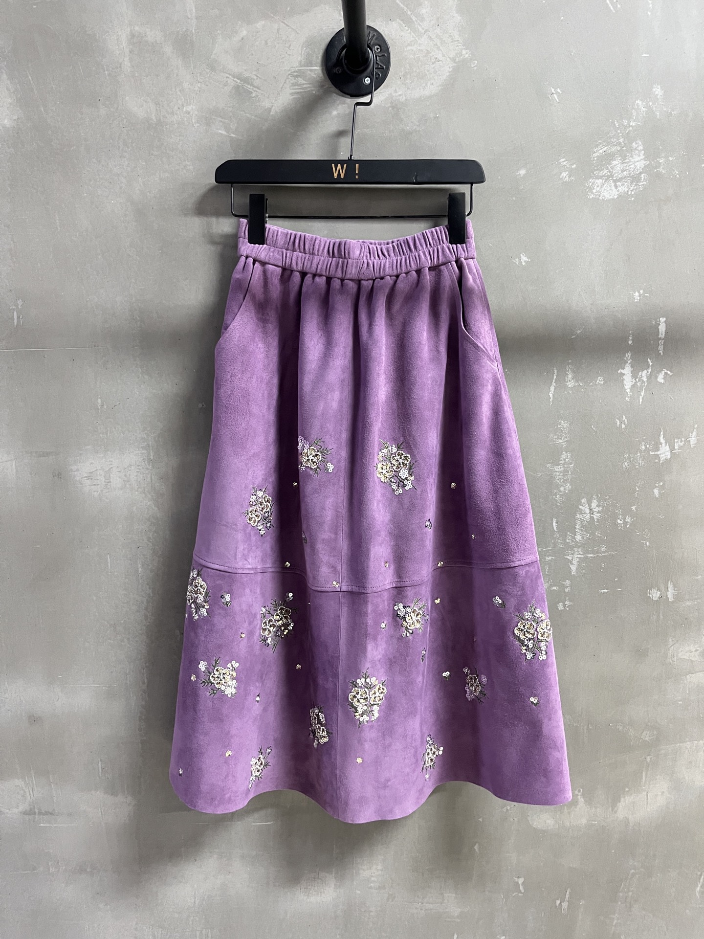 Miu Miu Embroidered Midi Skirt - Elegant Retro Style & Comfortable Fit 3 i1757518335480 33 0 0