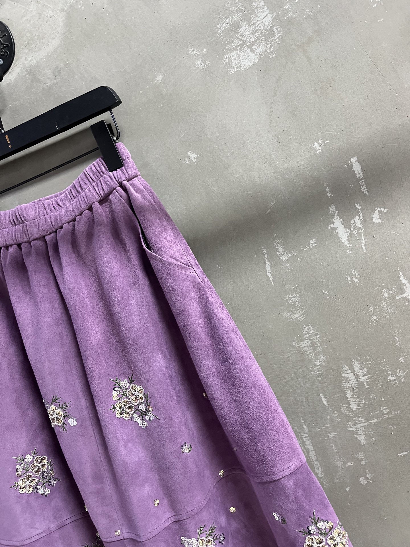 Miu Miu Embroidered Midi Skirt - Elegant Retro Style & Comfortable Fit 7 i1757518348195 3331 0 4