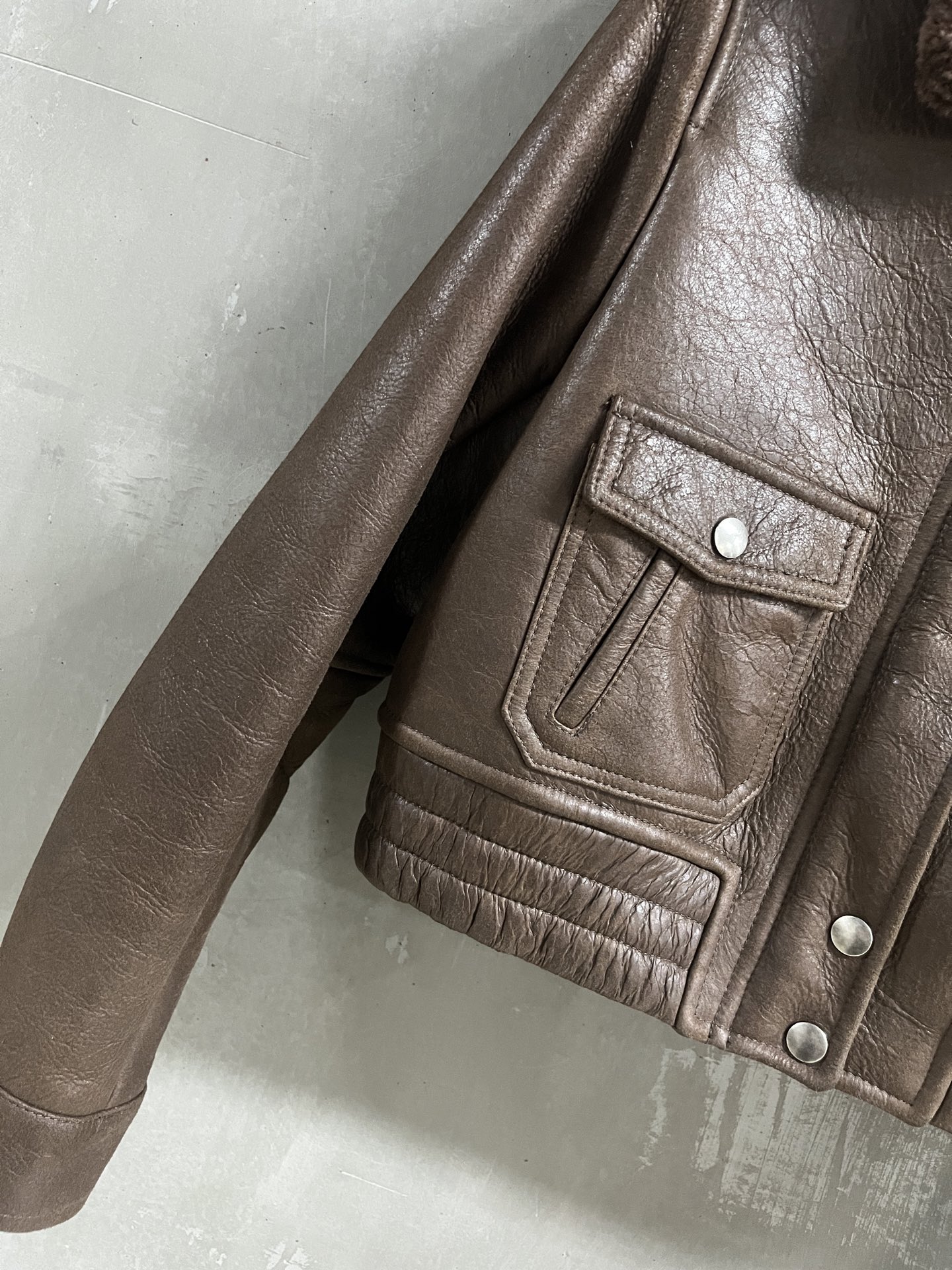 Miu Miu Shearling Jacket: Classic Design, Slim Fit, Versatile Style 5 i1758035056440 2977 0 3