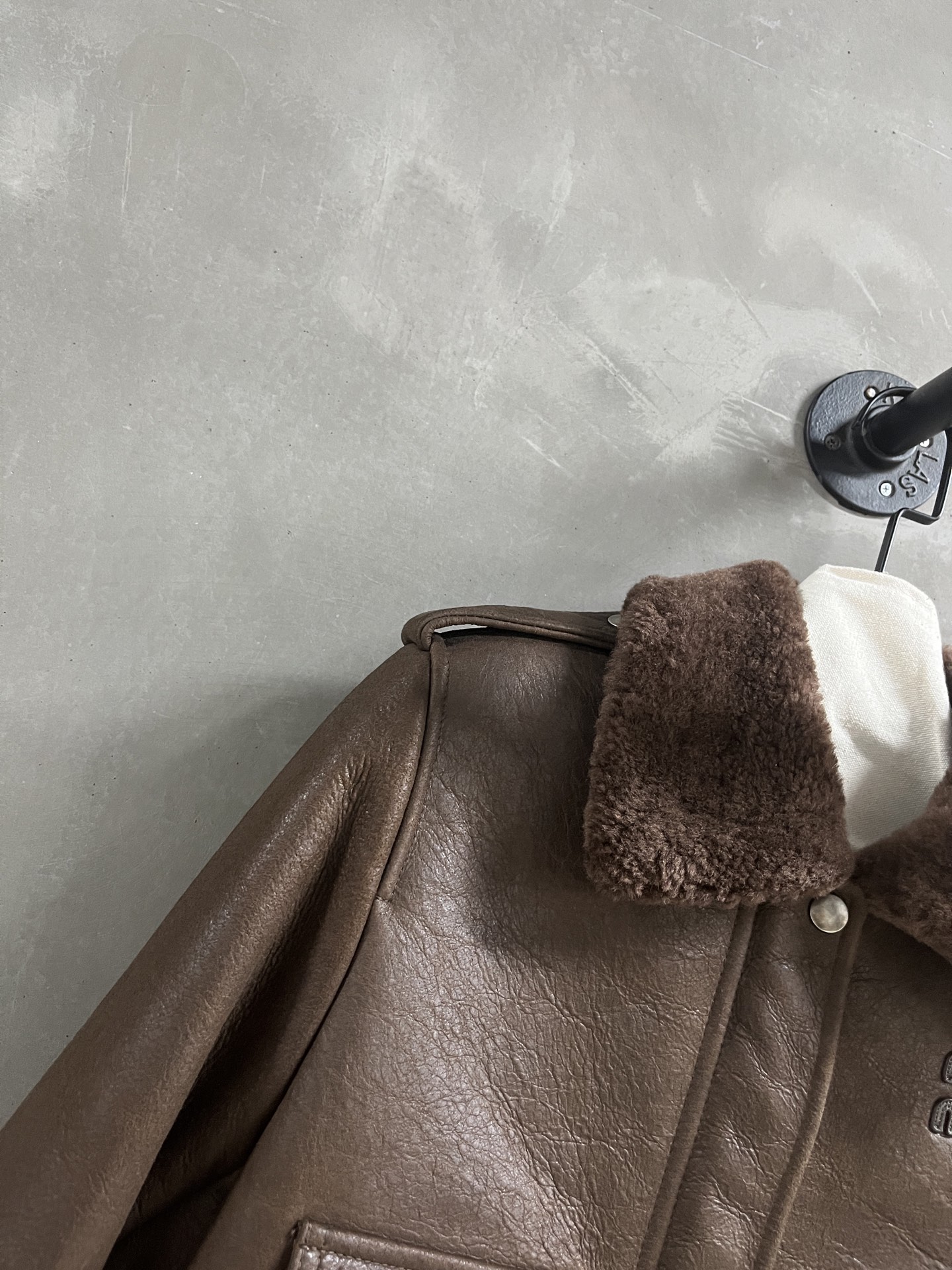 Miu Miu Shearling Jacket: Classic Design, Slim Fit, Versatile Style 3 i1758035056645 4138 0 1