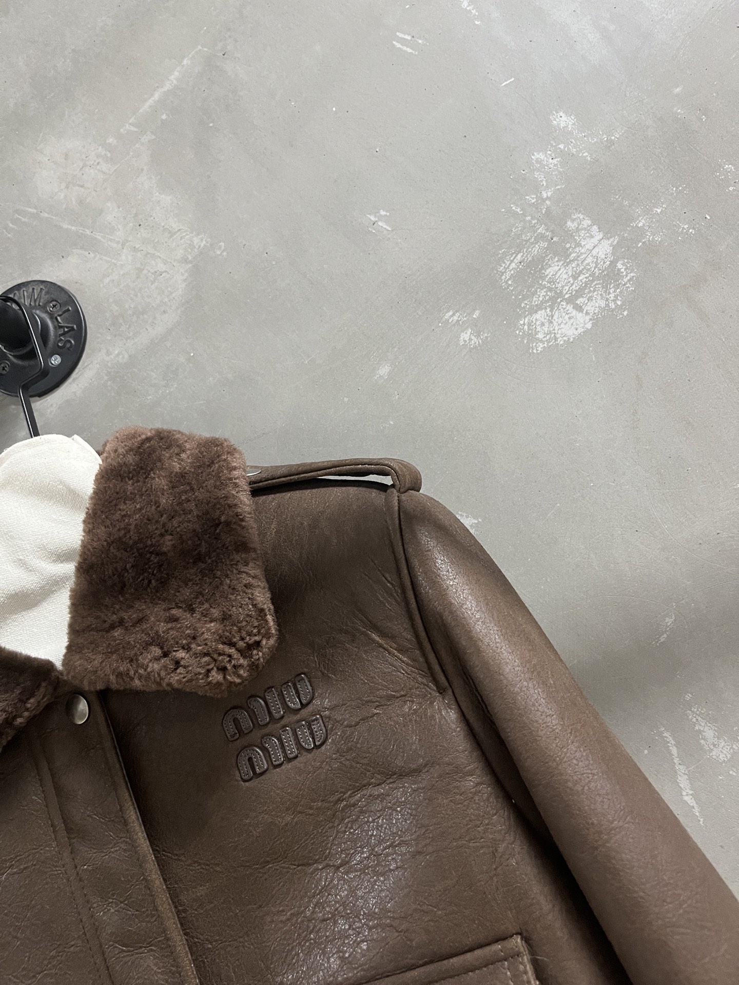 Miu Miu Shearling Jacket: Classic Design, Slim Fit, Versatile Style 4 i1758035060139 8603 0 2