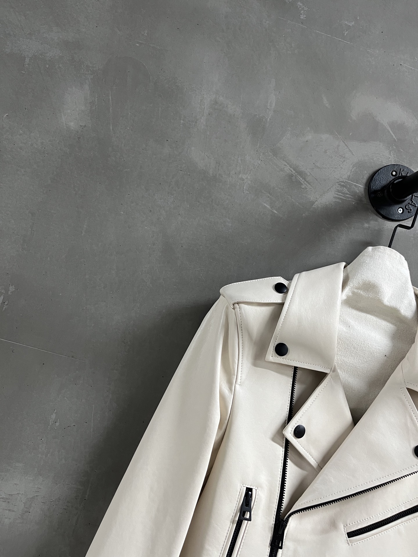 Dior 2025 Fall Collection Lambskin Leather Biker Jacket - Chic & Stylish 3 i1758036854435 6238 0 1