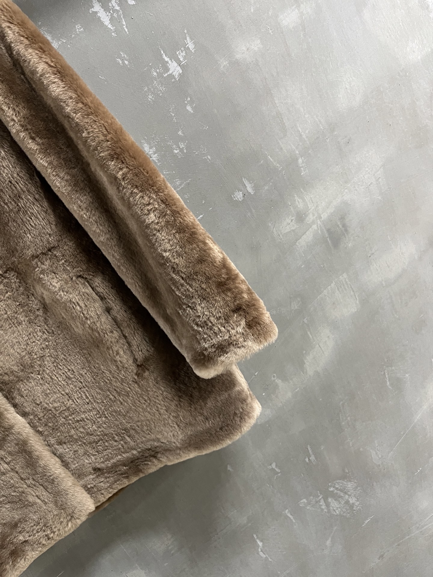 Toteme Shearling Coat: Embrace Timeless Style and Luxurious Warmth 8 i1758123783098 2204 0 5