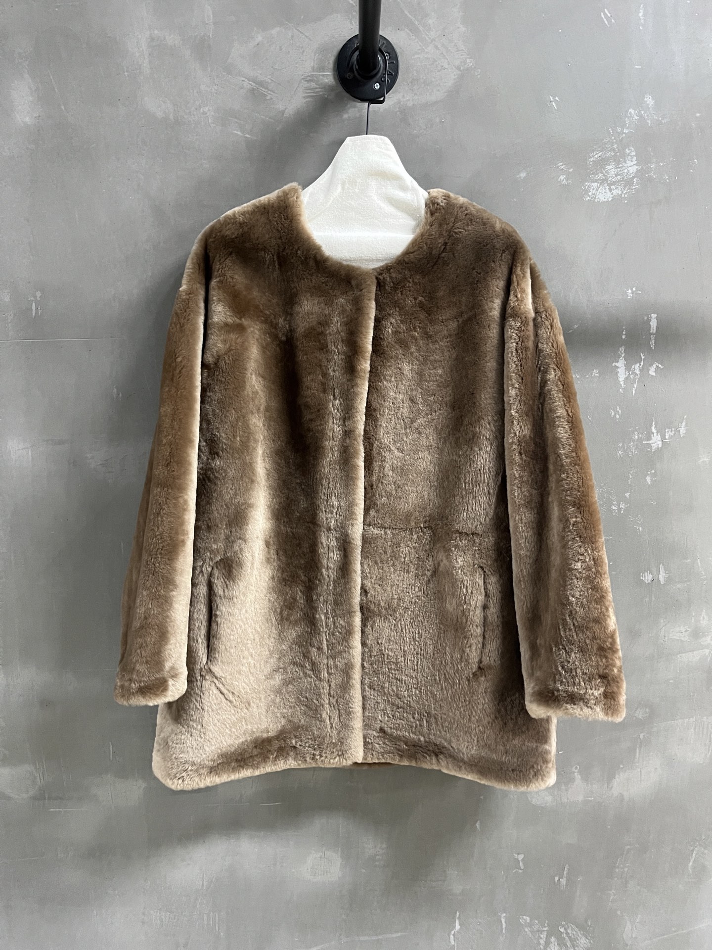 Toteme Shearling Coat: Embrace Timeless Style and Luxurious Warmth 3 i1758123783152 7062 0 0