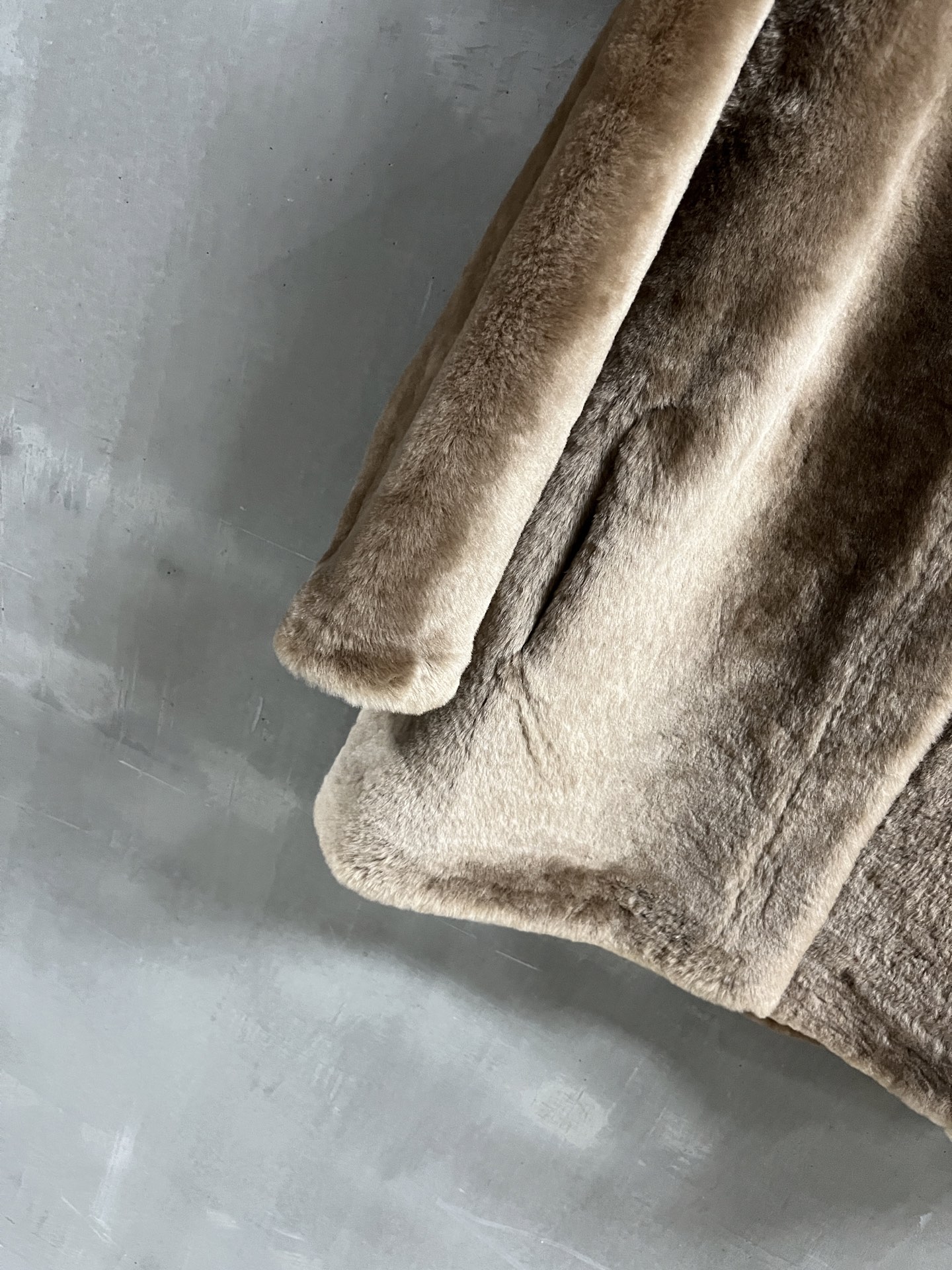Toteme Shearling Coat: Embrace Timeless Style and Luxurious Warmth 5 i1758123783161 5934 0 2