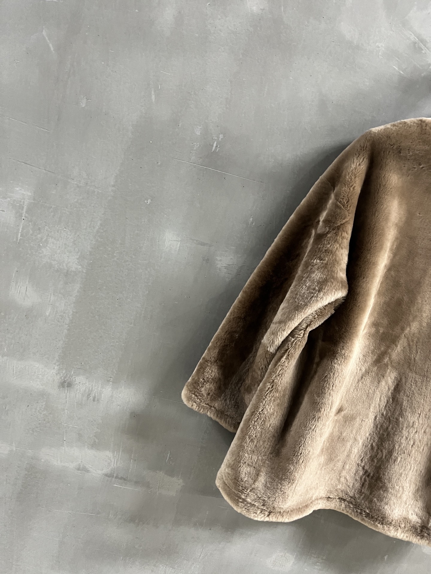 Toteme Shearling Coat: Embrace Timeless Style and Luxurious Warmth 9 i1758123783181 100 0 7