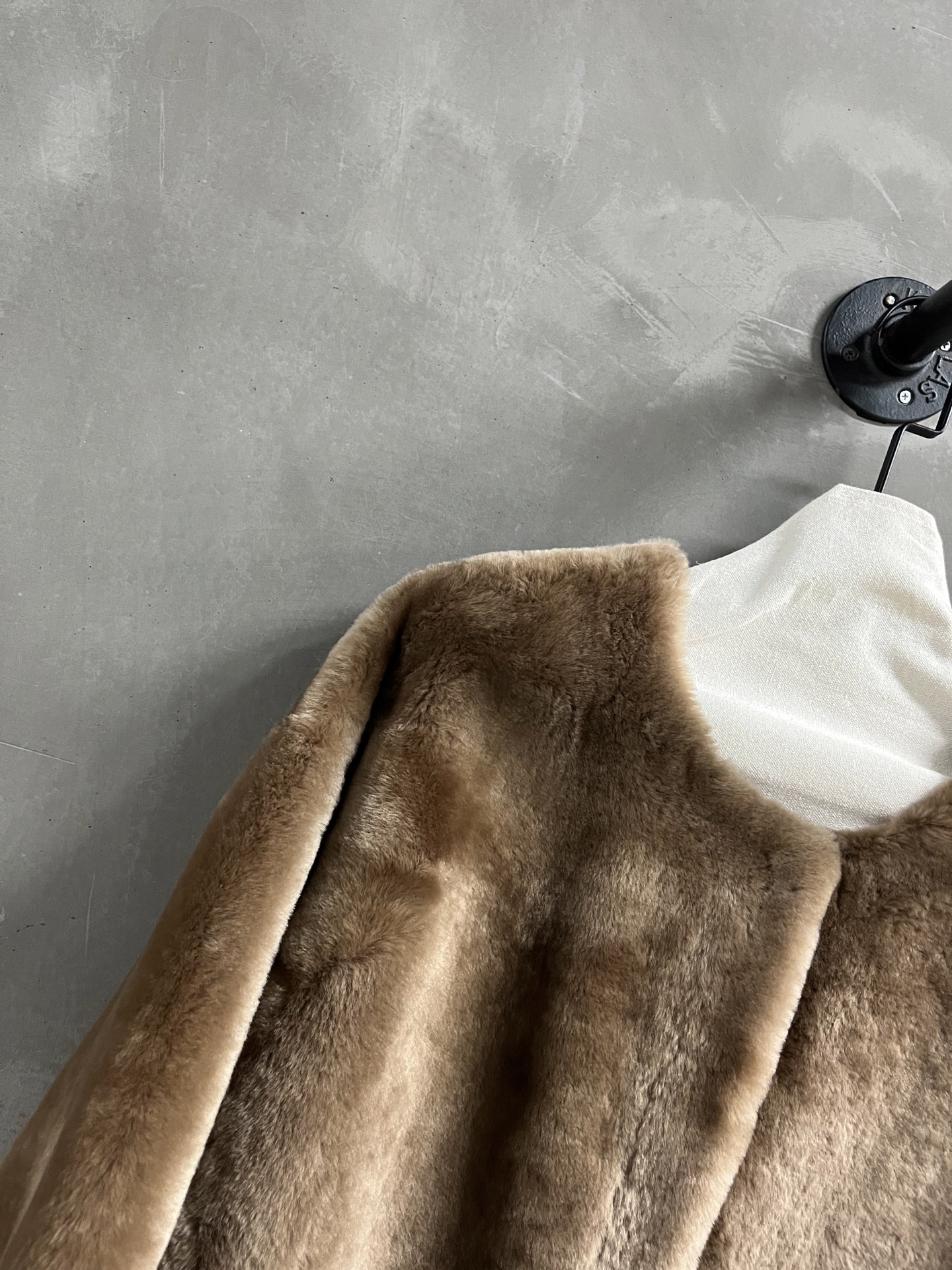 Toteme Shearling Coat: Embrace Timeless Style and Luxurious Warmth 4 i1758123786787 3771 0 1