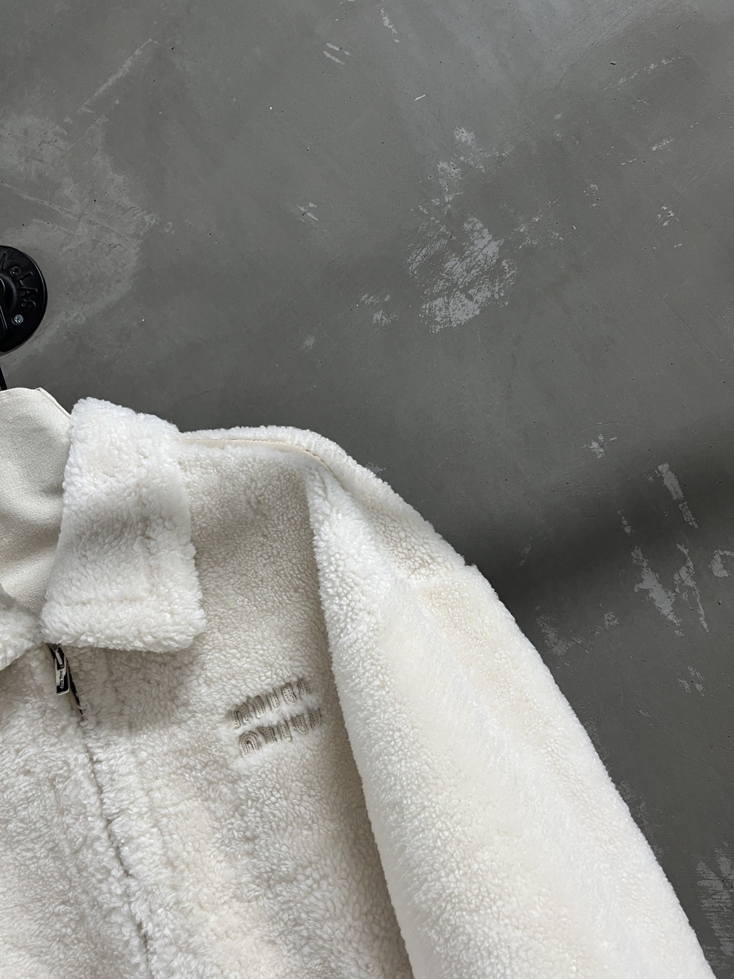 Miu Miu Shearling Jacket: Chic, Slim Fit, and Versatile Fall Fashion 6 i1758294732781 1603 0 3