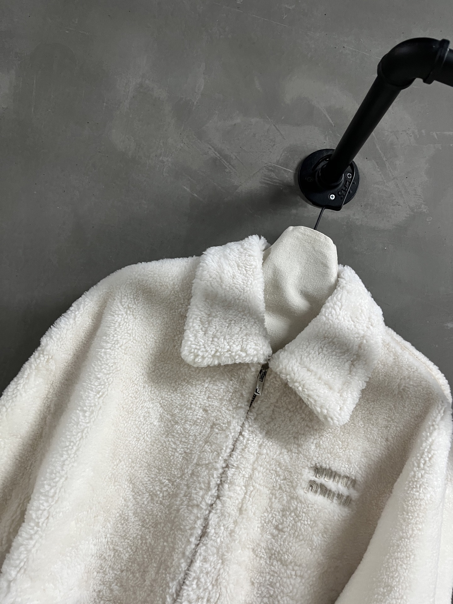 Miu Miu Shearling Jacket: Chic, Slim Fit, and Versatile Fall Fashion 4 i1758294736590 2684 0 1