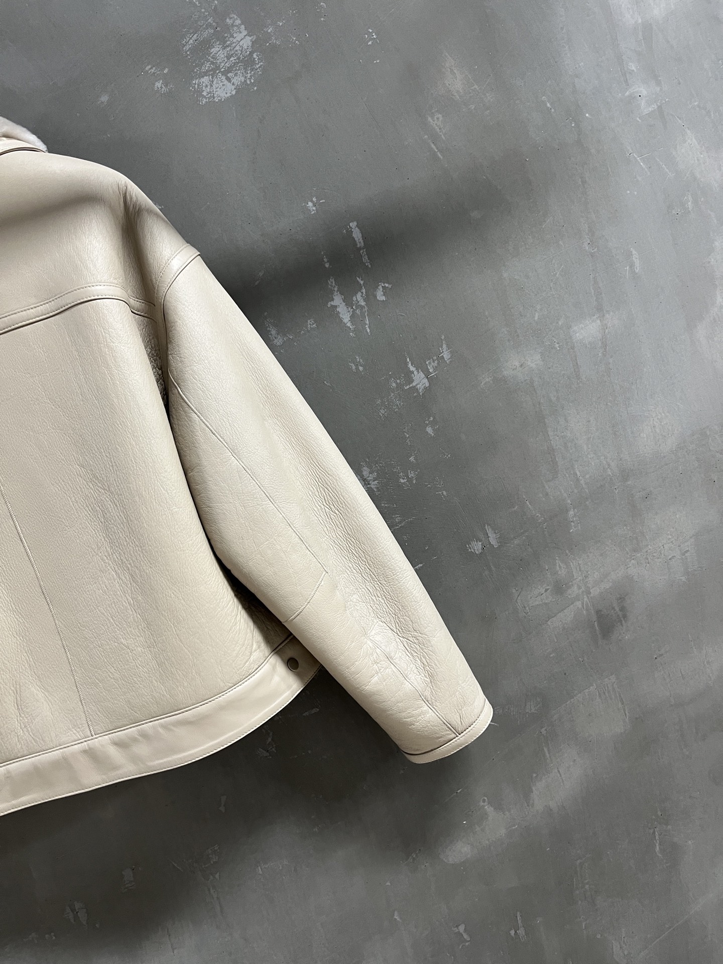 Reversible Shearling Jacket: Stylish & Versatile Winter Essential 9 i1758383918487 3585 0 7