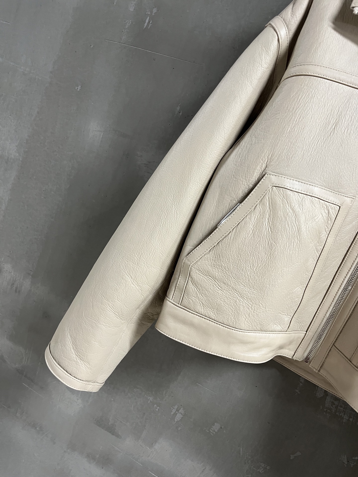 Reversible Shearling Jacket: Stylish & Versatile Winter Essential 7 i1758383922699 1975 0 4
