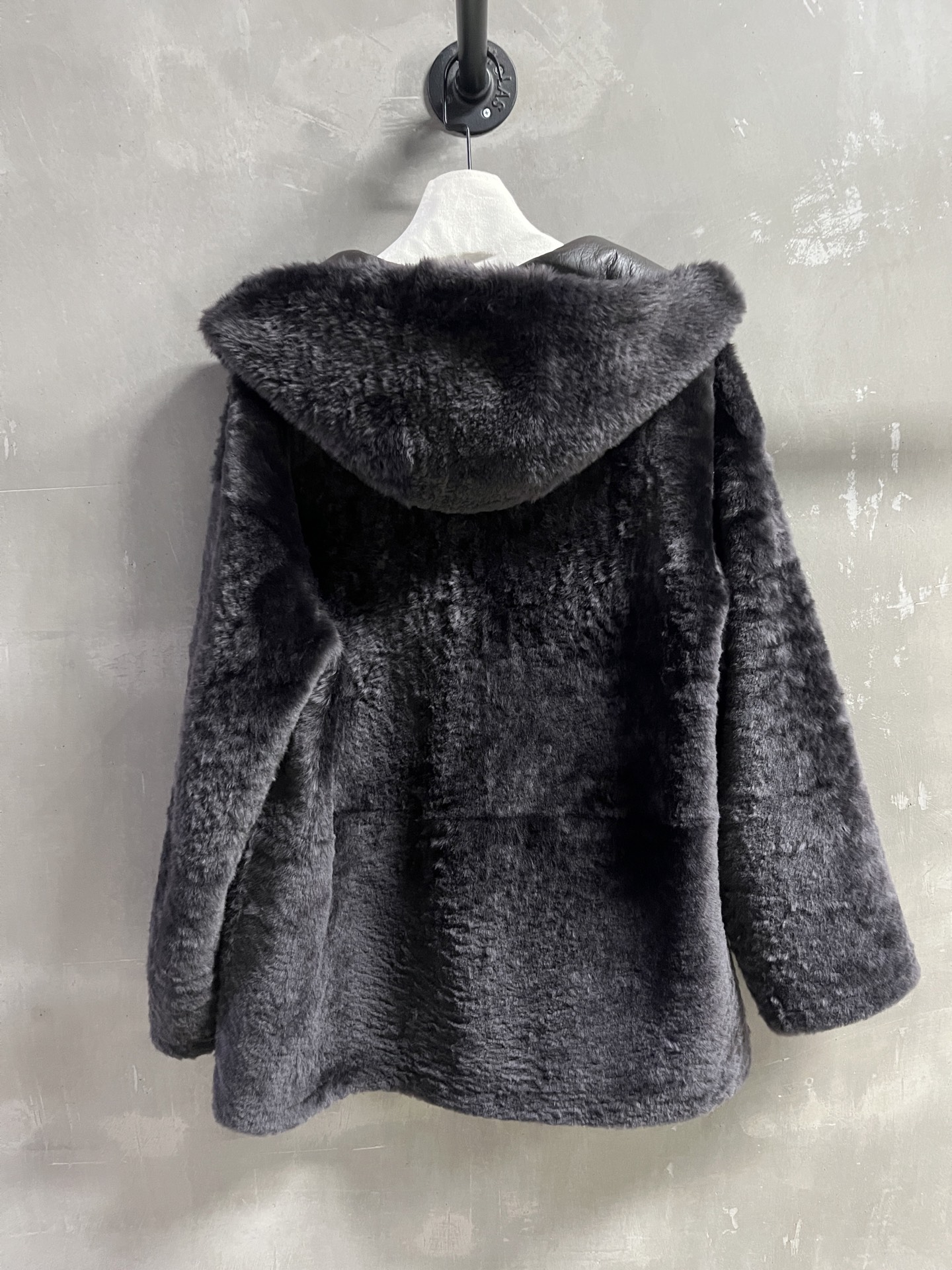 Max Mara Shearling Jacket - Timeless M*lard Shade, S-L Sizes Available 10 i1758640963918 1923 0 8