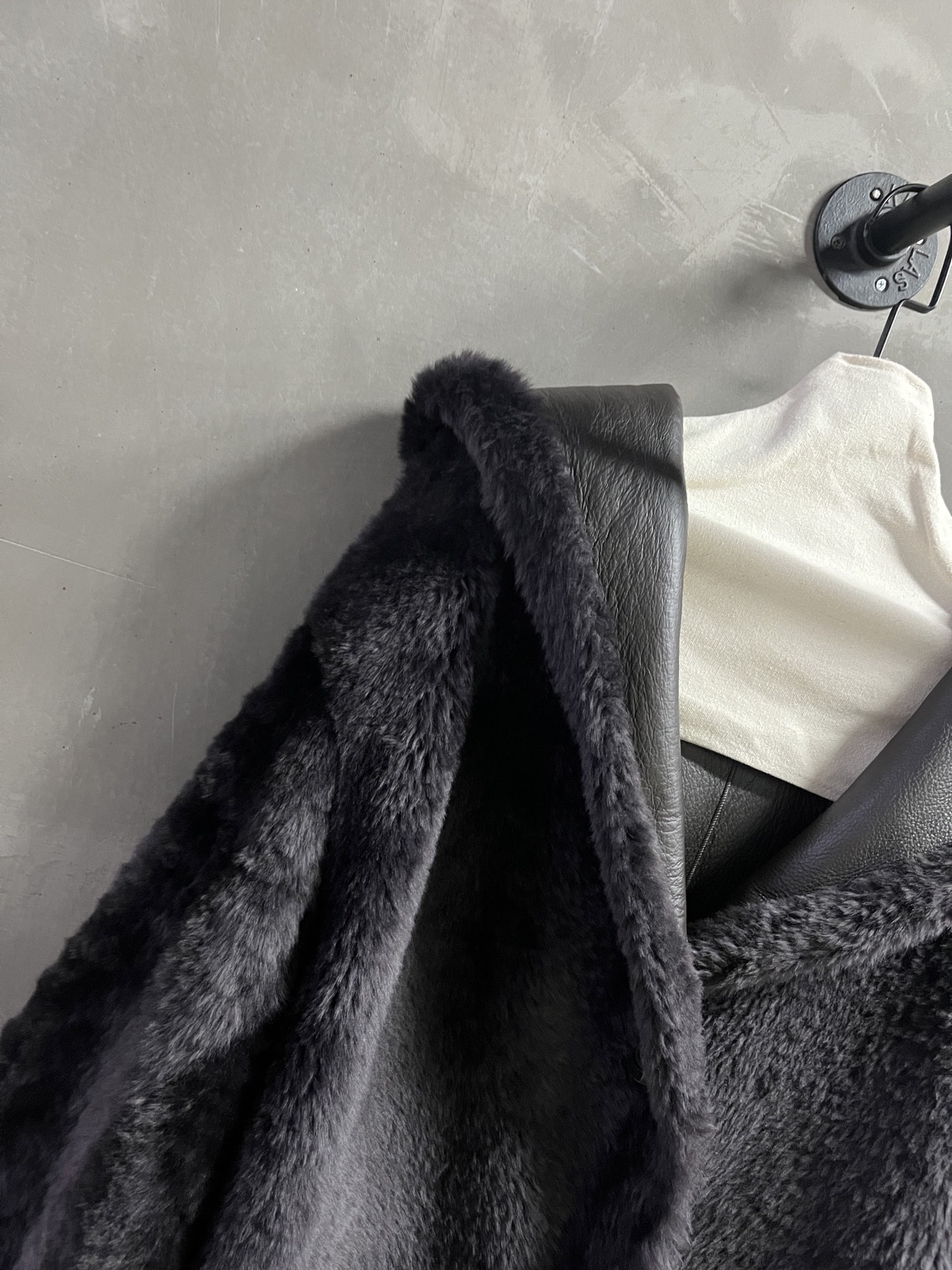 Max Mara Shearling Jacket - Timeless M*lard Shade, S-L Sizes Available 6 i1758640963934 9817 0 3
