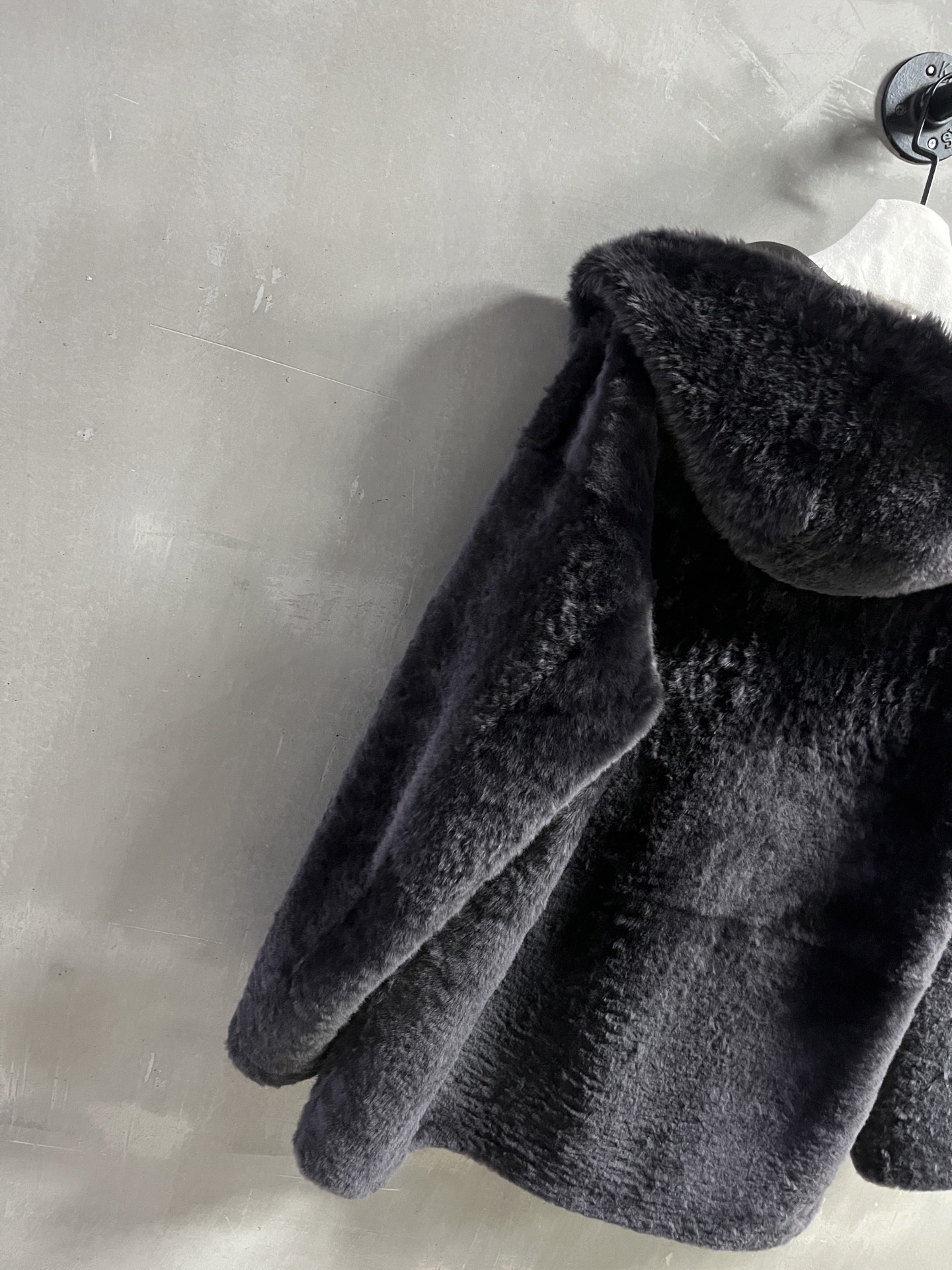Max Mara Shearling Jacket - Timeless M*lard Shade, S-L Sizes Available 9 i1758640974478 5972 0 7