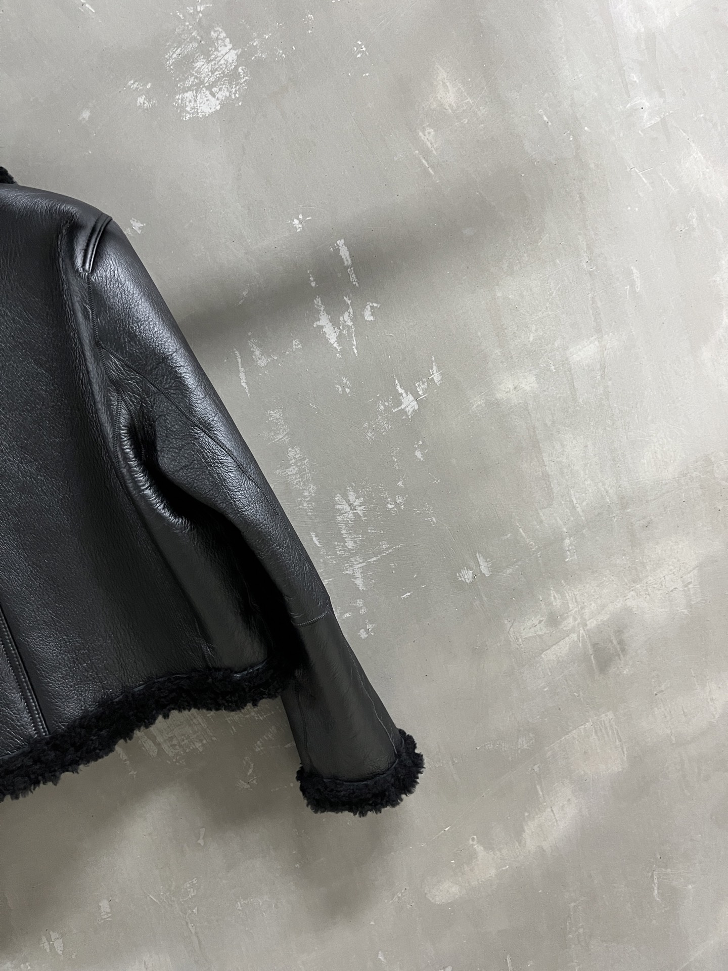 Dior Reversible Shearling Jacket: Timeless Style & Versatile Wear 9 i1758724520014 1319 0 7