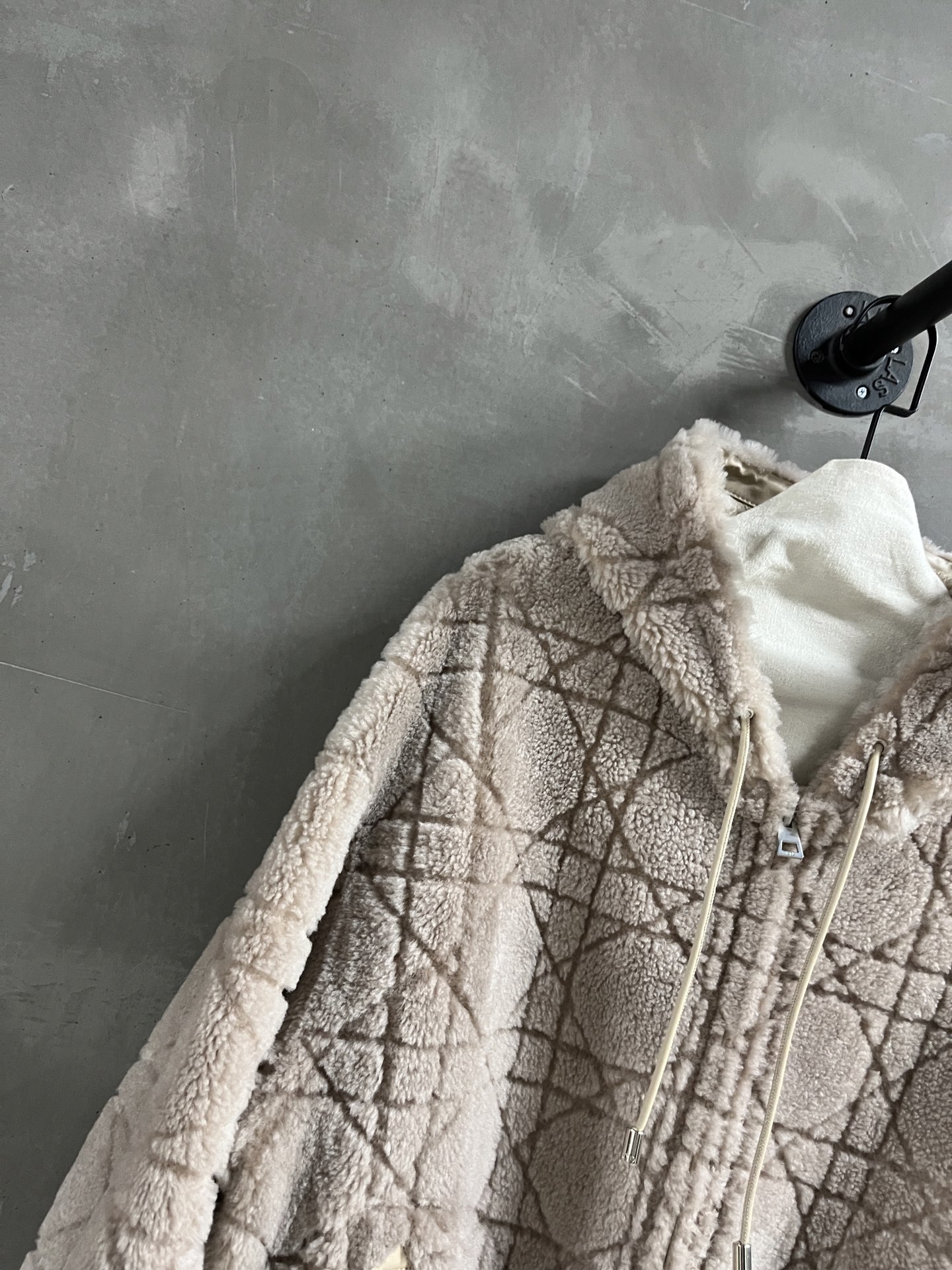 Dior Reversible Shearling Jacket: Stylish & Versatile Fall Fashion 4 i1758813387784 9834 0 1