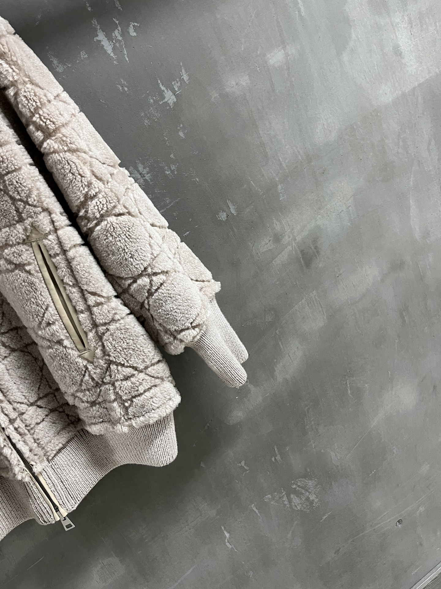 Dior Reversible Shearling Jacket: Stylish & Versatile Fall Fashion 8 i1758813391336 2340 0 5