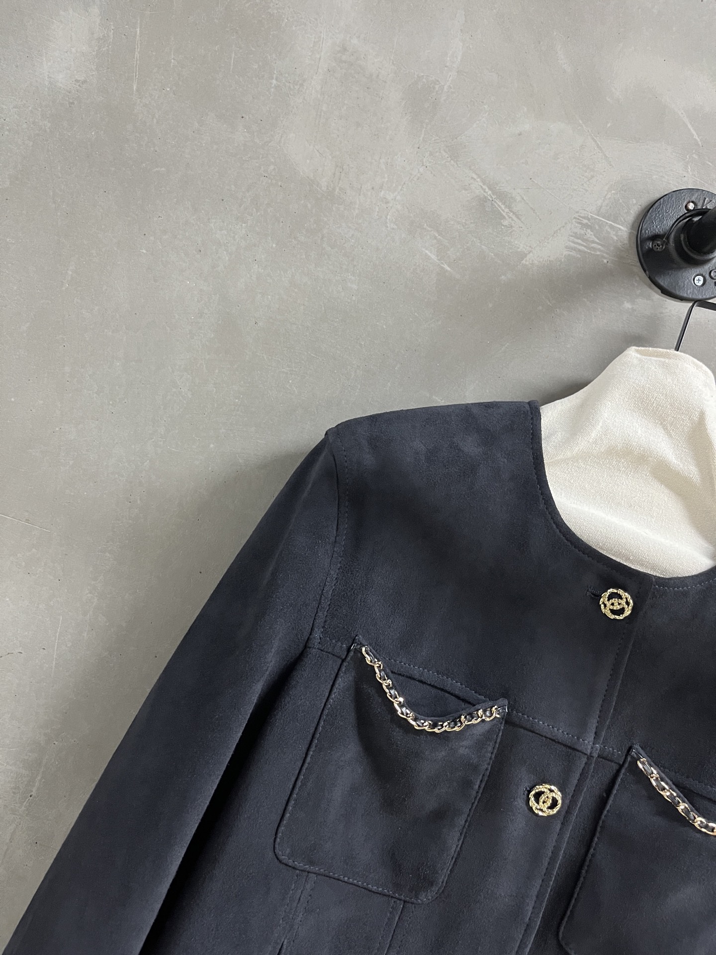 Elegant Women's Lambskin Leather Jacket with Chain Detail 6 i1758896611945 7792 0 3