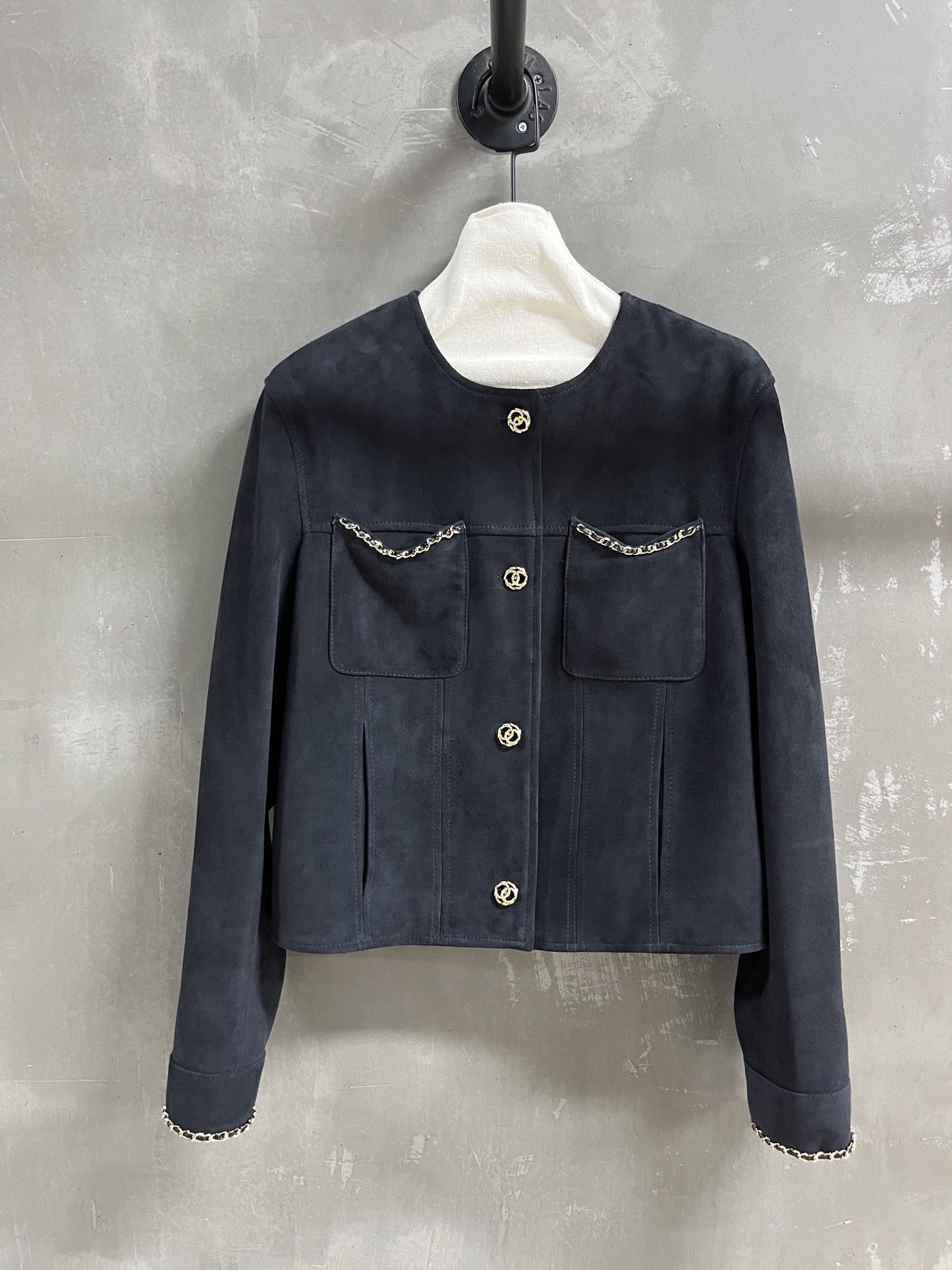 Elegant Women's Lambskin Leather Jacket with Chain Detail 3 i1758896616502 5554 0 0