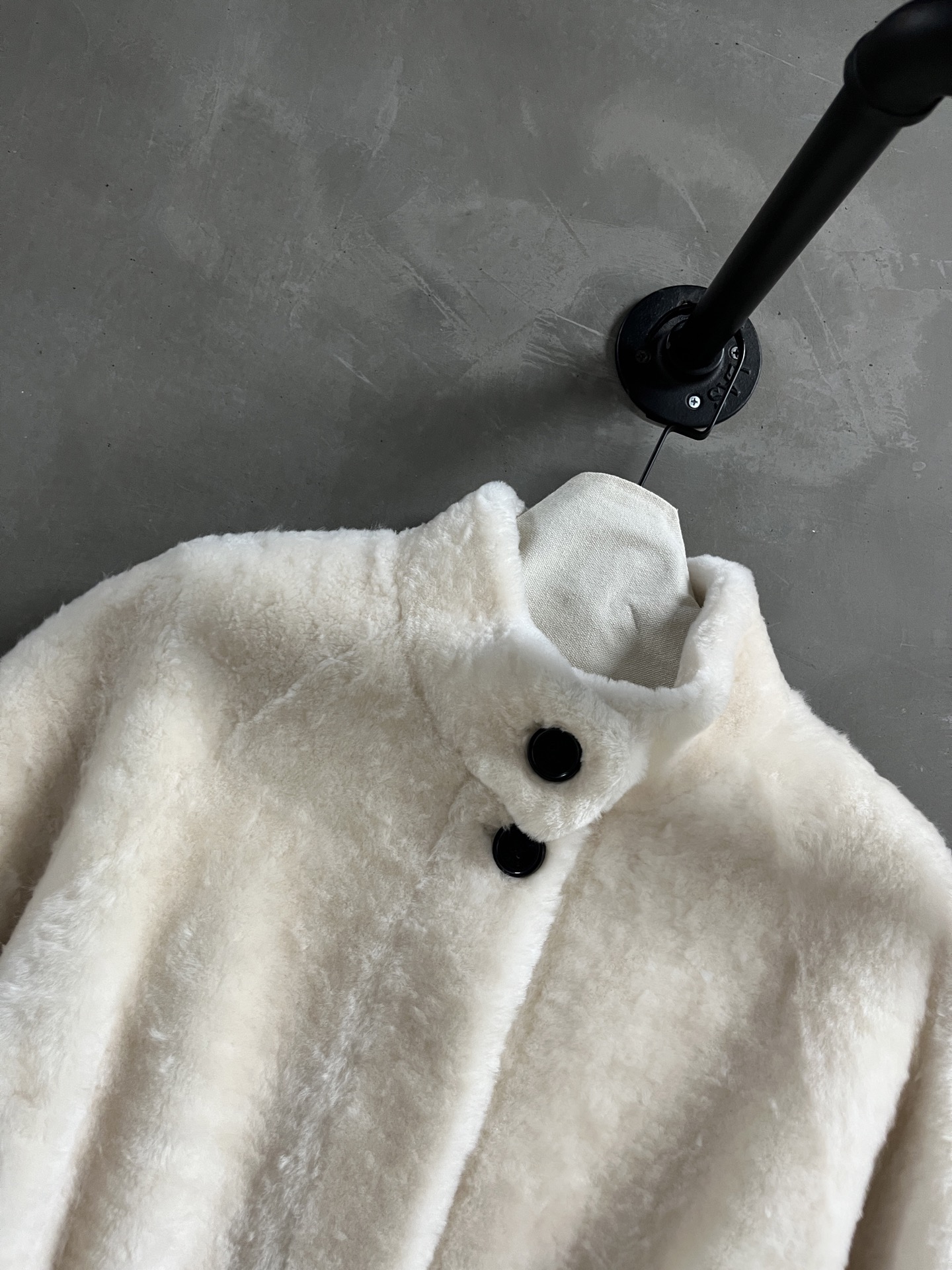 Loewe Shearling Jacket: Chic, Vintage-Inspired, and Versatile Style 8 i1758900114265 2491 0 5