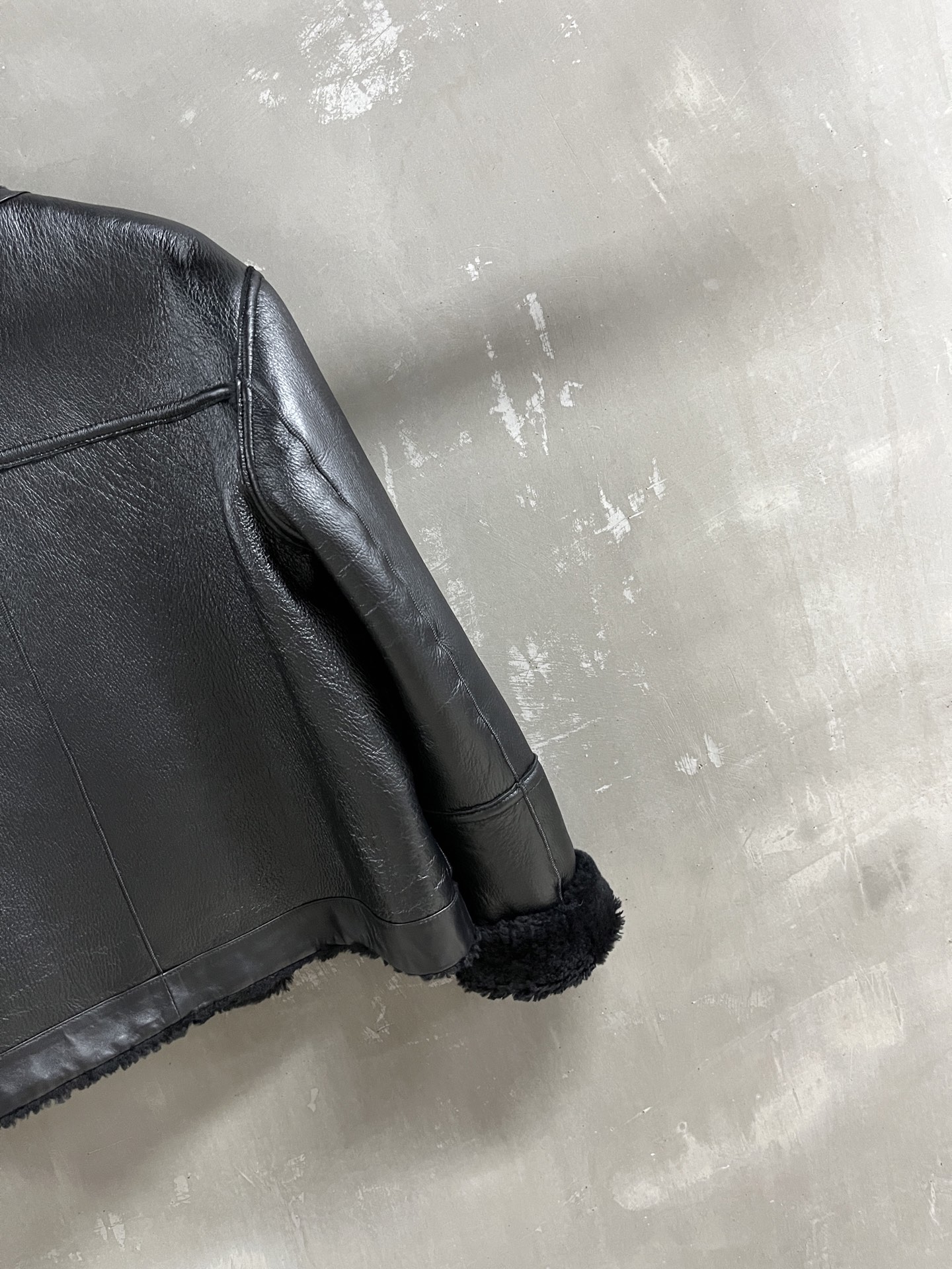 Reversible Shearling Jacket: Merino Wool, Relaxed Fit, Timeless Style 9 i1759161149318 3523 0 7